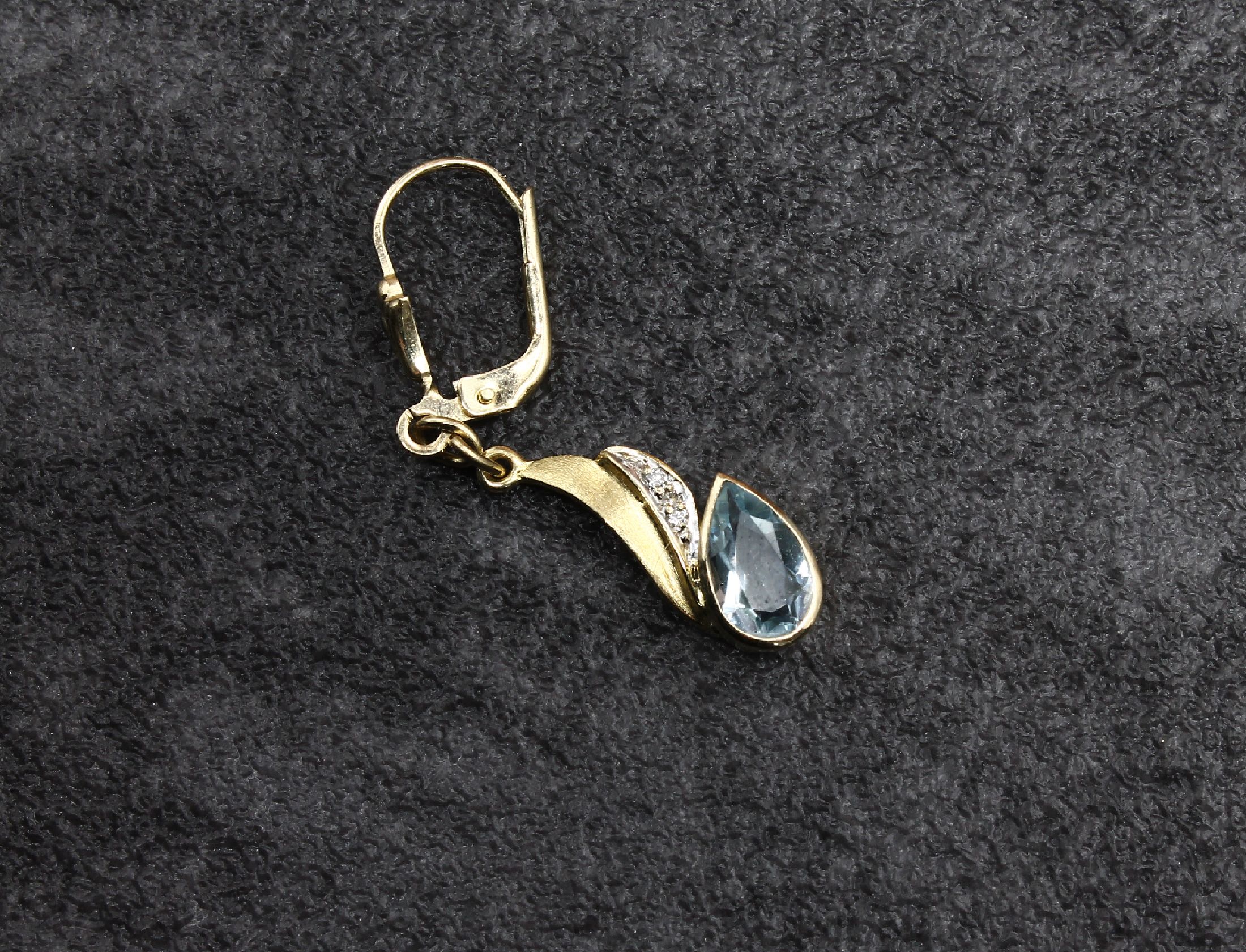 Detail d: 14 kt Gold Aquamarin-Brillant-Schmuckset, GG/WG 585/000, best. aus: Collier, Ring und 2 Paar Ohrgehänge, 6 Aquamarin-Tropfen zus. ca. 8.40 ct, 16 ...