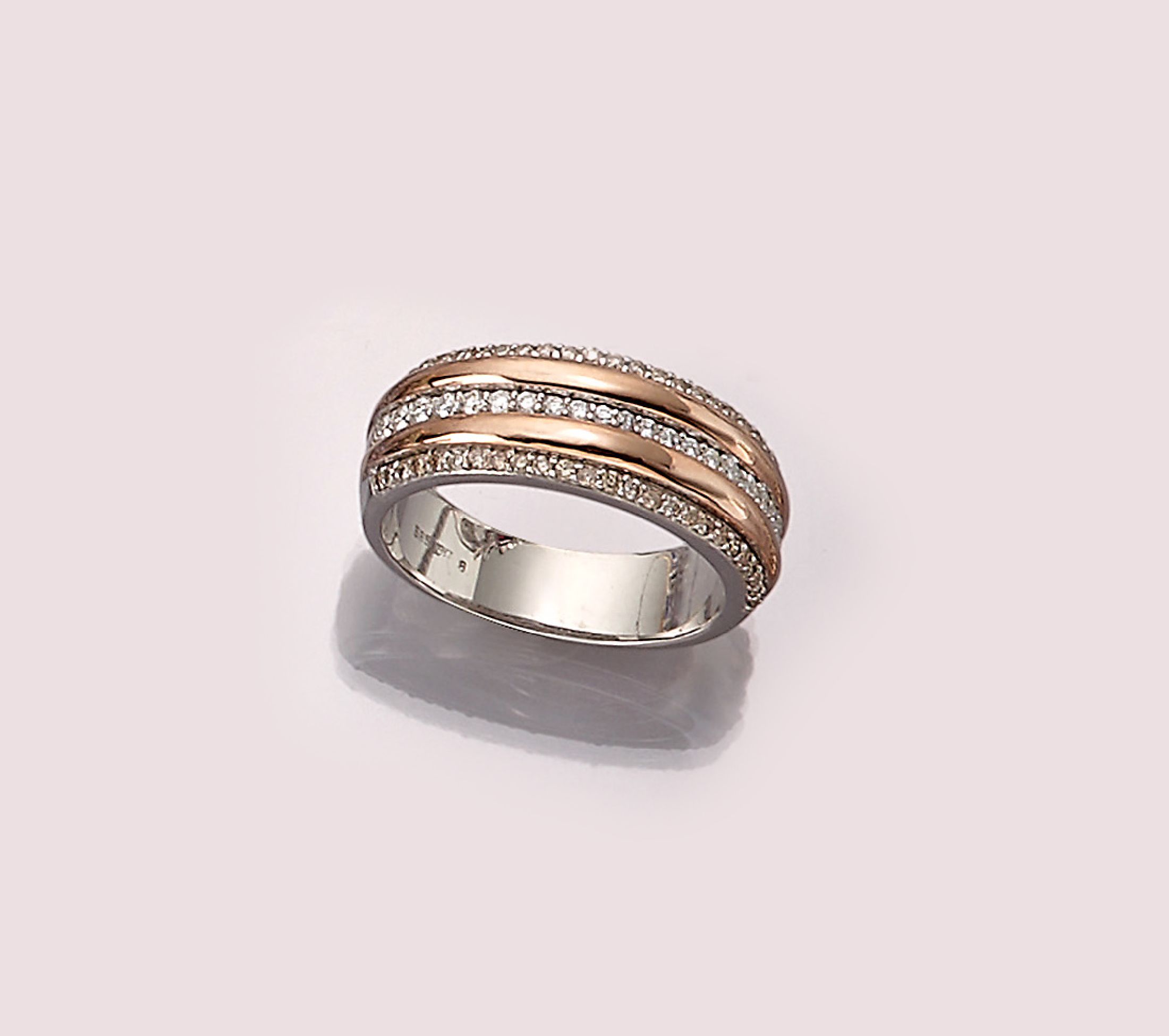 14 kt Gold Brillant-Ring, WG/RG 585/000, 73 Brillanten zus. ca. 0.60 ct Weiß-get.Weiß/ si, RW 58, ca. 7.6 g