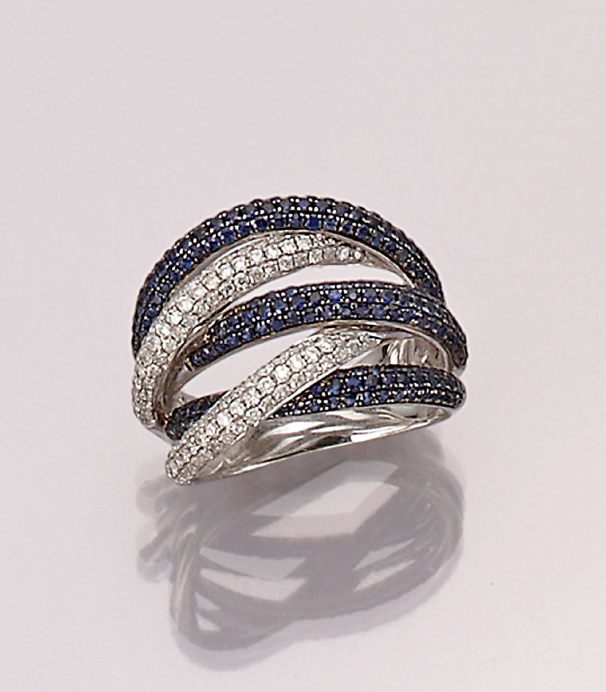 18 kt Gold Brillant-Saphir-Ring, WG 750/ 000, 193 rundfacett. Saphire zus. ca. 0.90 ct, 117 Brillanten zus. ca. 2.00 ct Weiß/si, RW 52, ca. 7.9 g