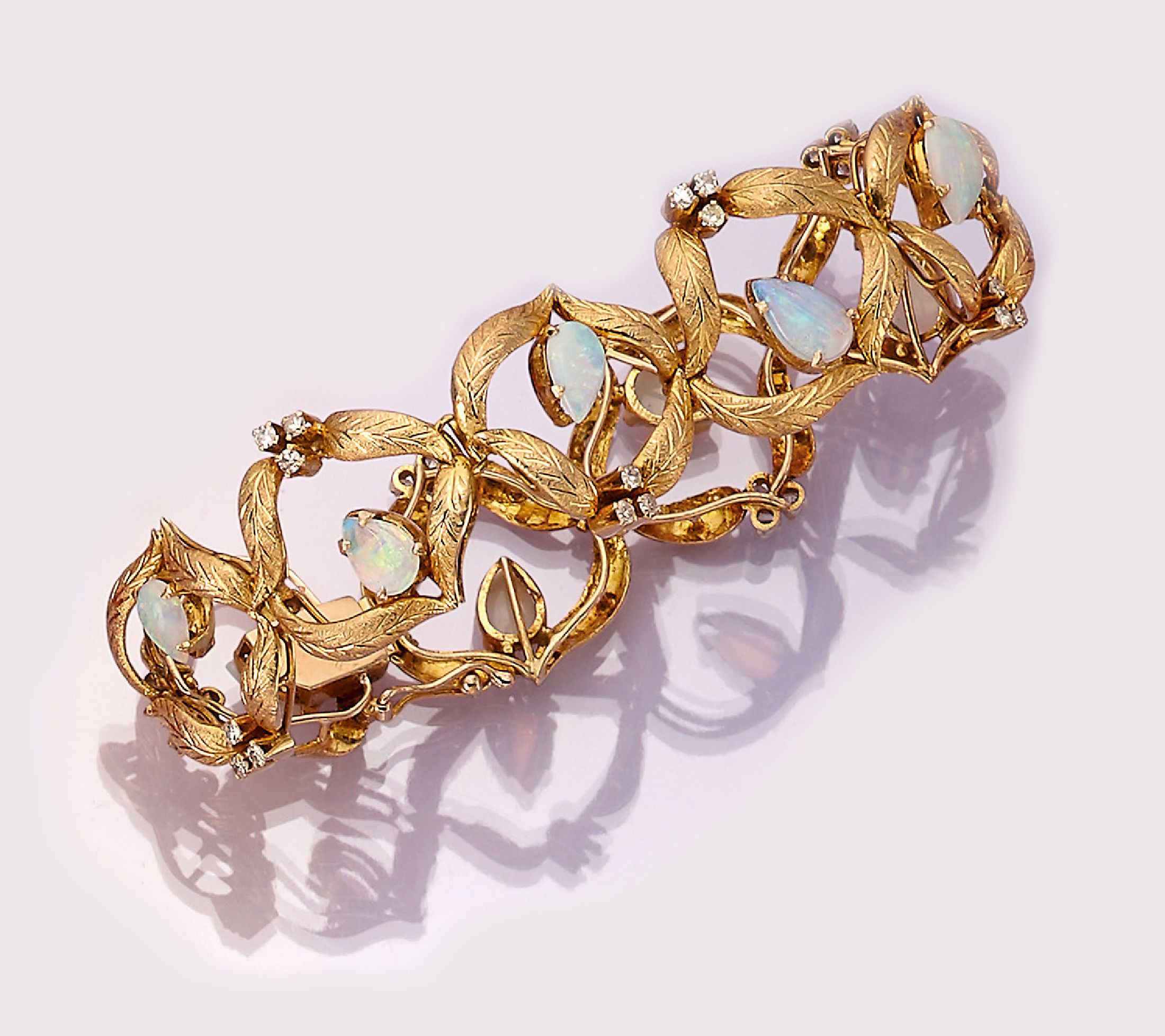 18 kt Gold Opal-Diamant-Armband, GG 750/000, floral gestaltete Glieder, 27 8/8-Diamanten zus. ca. 1.0 ct Weiß/si, 9 Opaltropfen zus. ca. 1.80 ct, ...