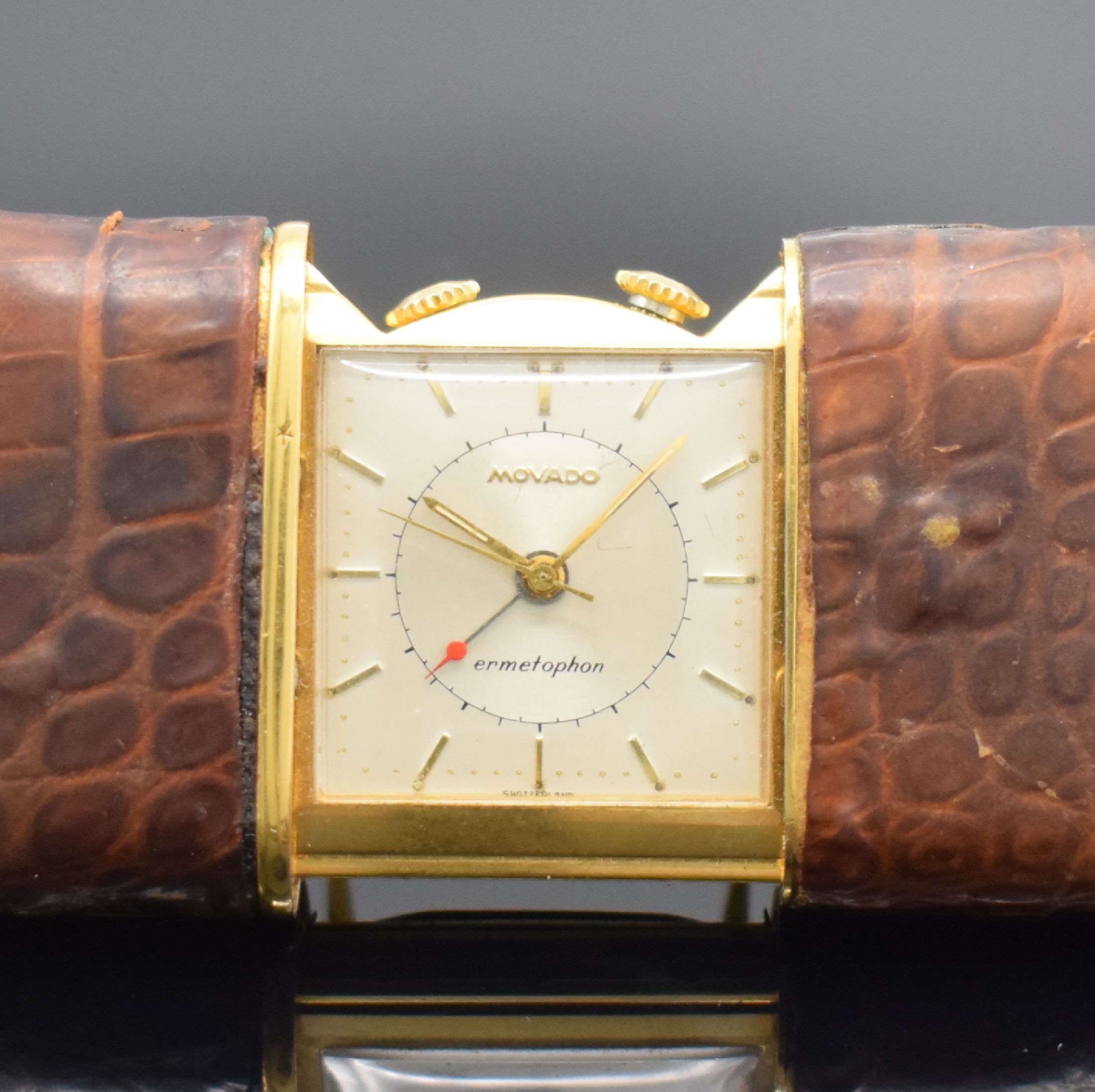 Detail a: MOVADO Ermetophon Schiebeuhr mit Wecker, Schweiz um 1960, Aufzug durch öffnen & schließen der mit Leder bezogenen Gehäuseschalen, verg. Geh., ...