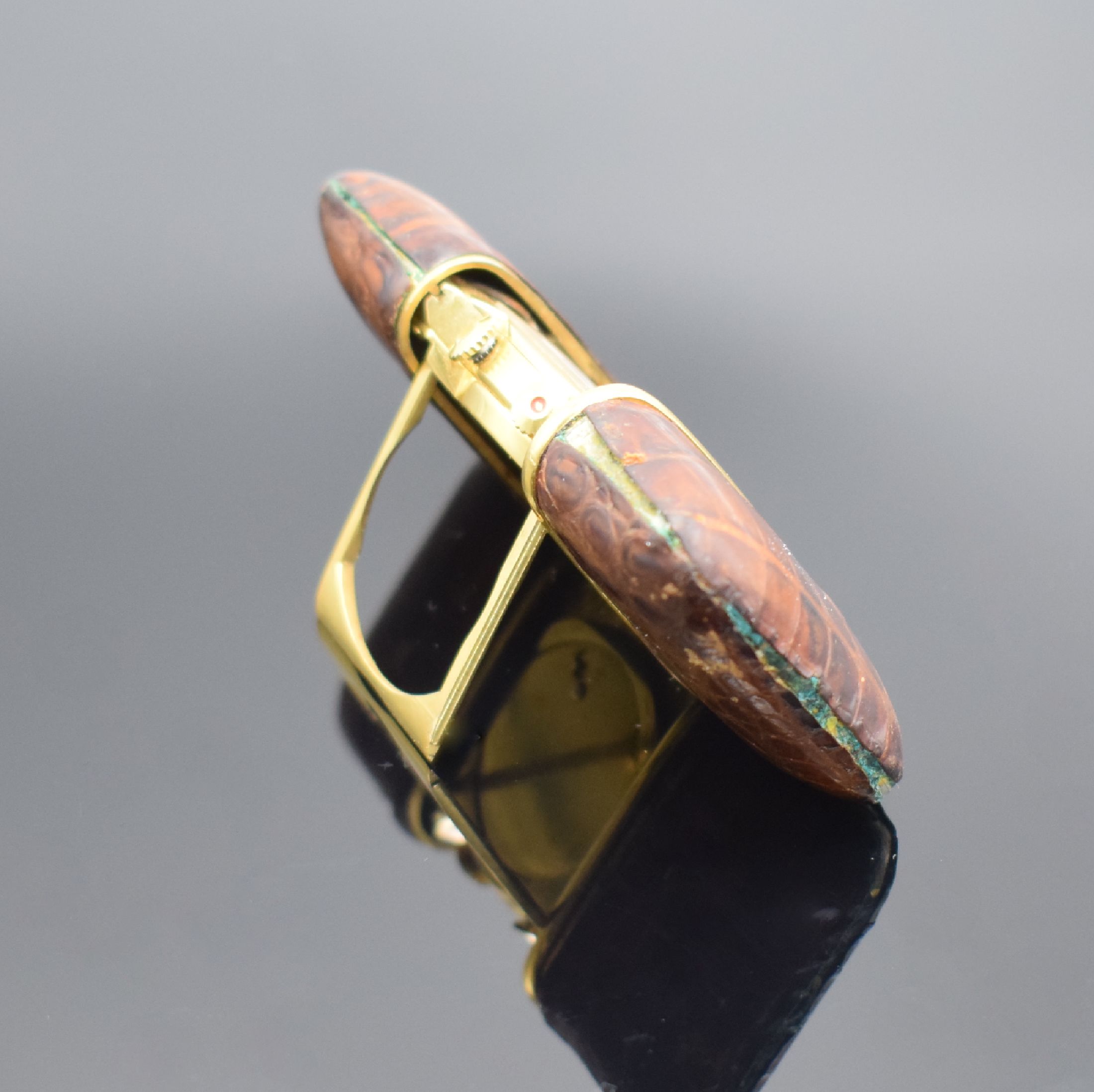 Detail b: MOVADO Ermetophon Schiebeuhr mit Wecker, Schweiz um 1960, Aufzug durch öffnen & schließen der mit Leder bezogenen Gehäuseschalen, verg. Geh., ...