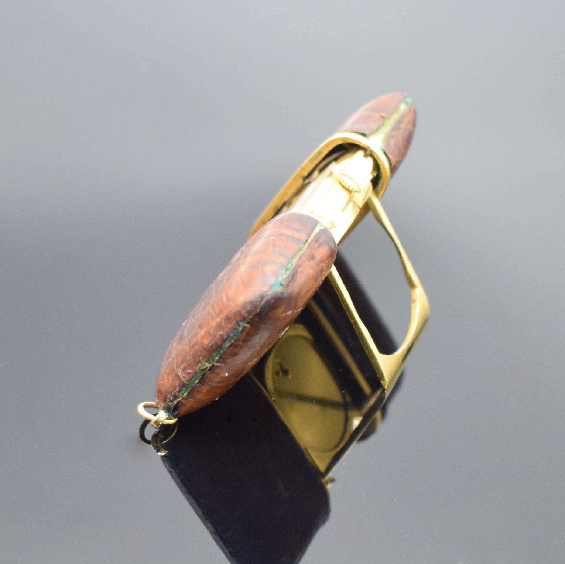 Detail c: MOVADO Ermetophon Schiebeuhr mit Wecker, Schweiz um 1960, Aufzug durch öffnen & schließen der mit Leder bezogenen Gehäuseschalen, verg. Geh., ...
