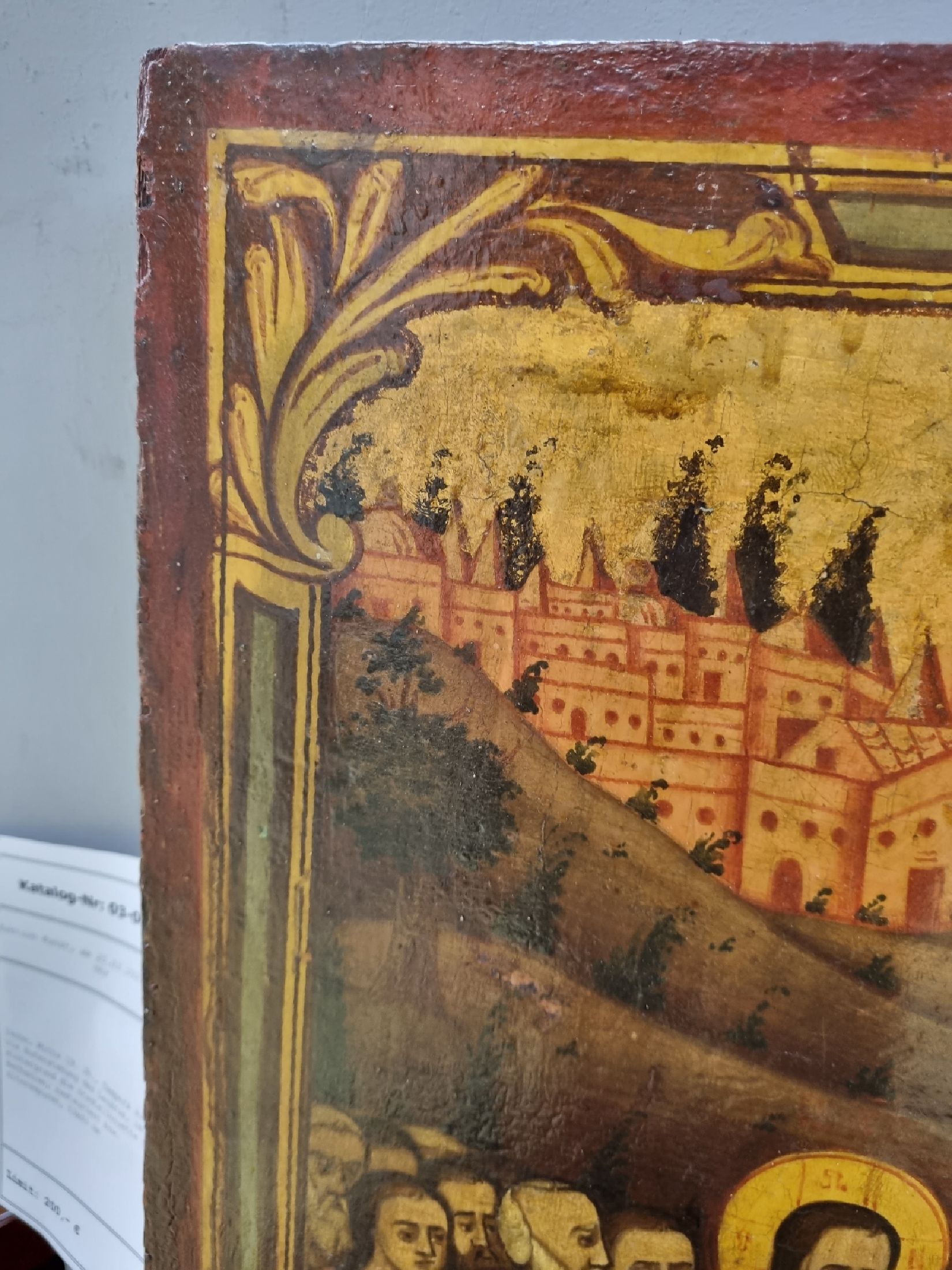 Detail m: Ikone, Mitte 19. Jh., Tempera auf Holz, Die Auferstehung des Lazarus, im Hintergrund die Stadtsilhouette von Bethanien, restauriert bzw. ...