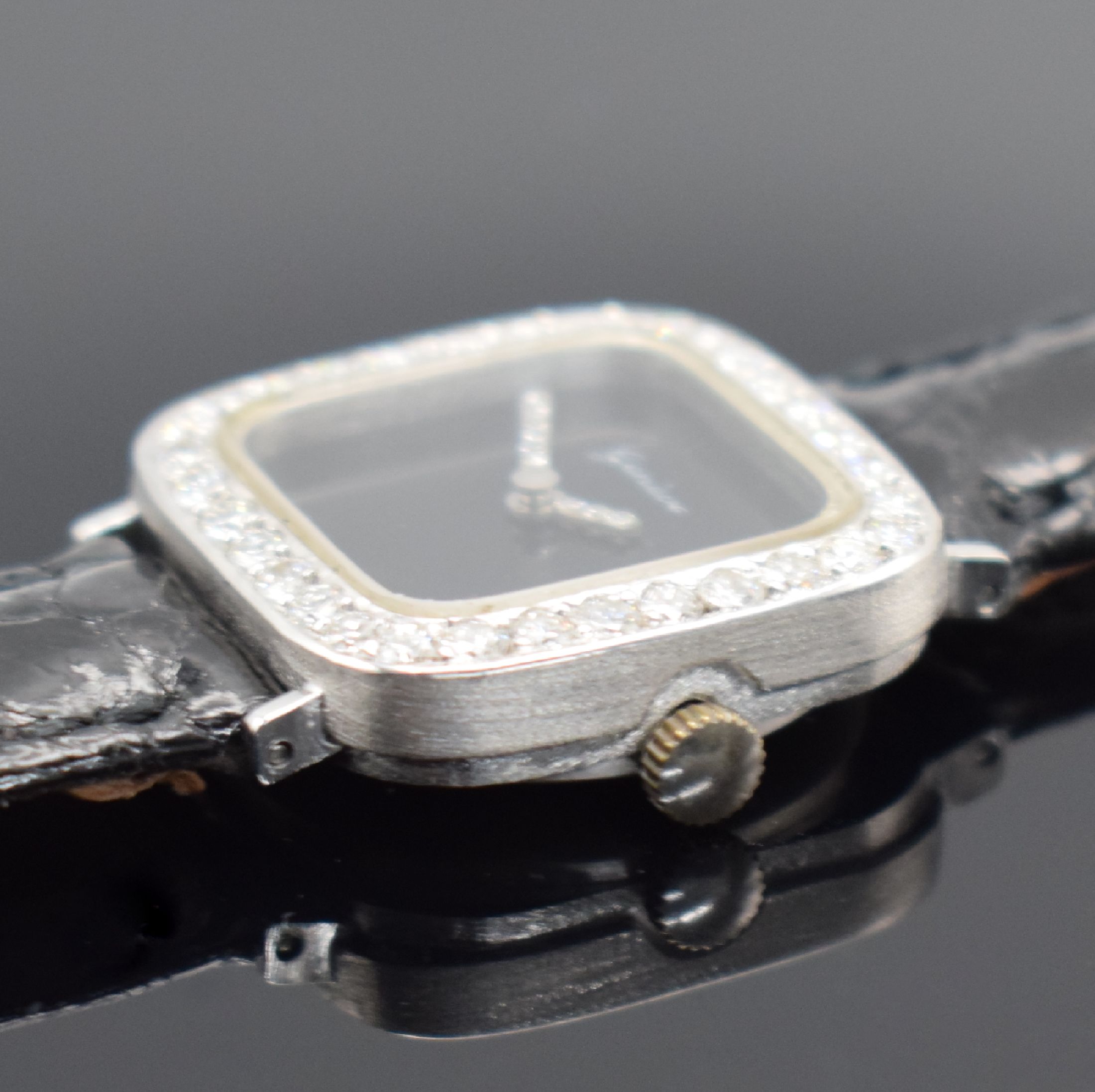 Detail c: GENEVE Damenarmbanduhr in WG 585/000 mit Diamantbesatz, Schweiz um 1975, Handaufzug, Boden aufgedr., Lünette aufw. m. Diamanten bes., schwarzes ...