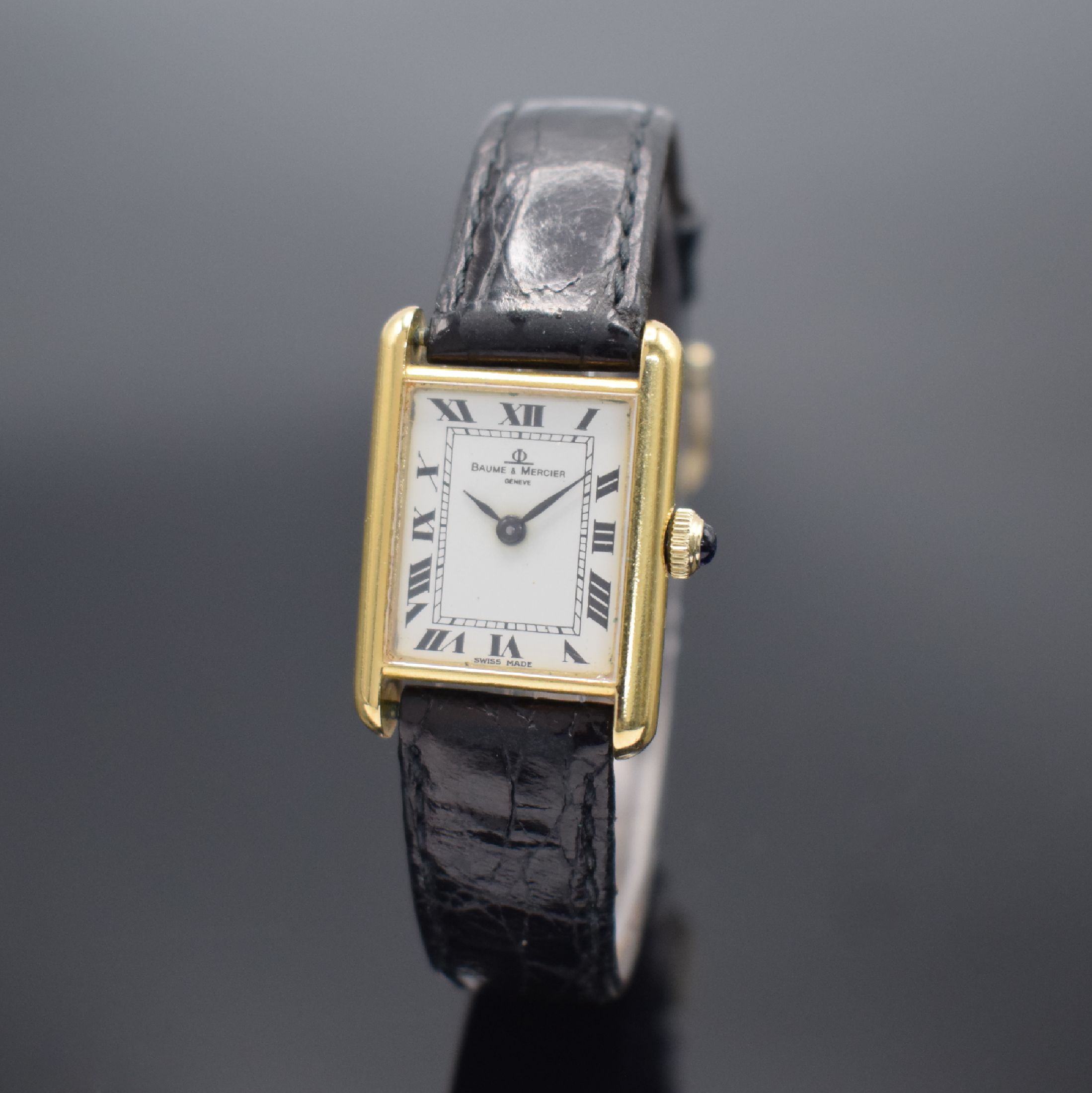BAUME & MERCIER Tank Damenarmbanduhr in GG 750/000 Referenz 38307, Schweiz um 1980, Handaufzug, Boden 4-fach verschr., Schmuckkrone, weißes ...