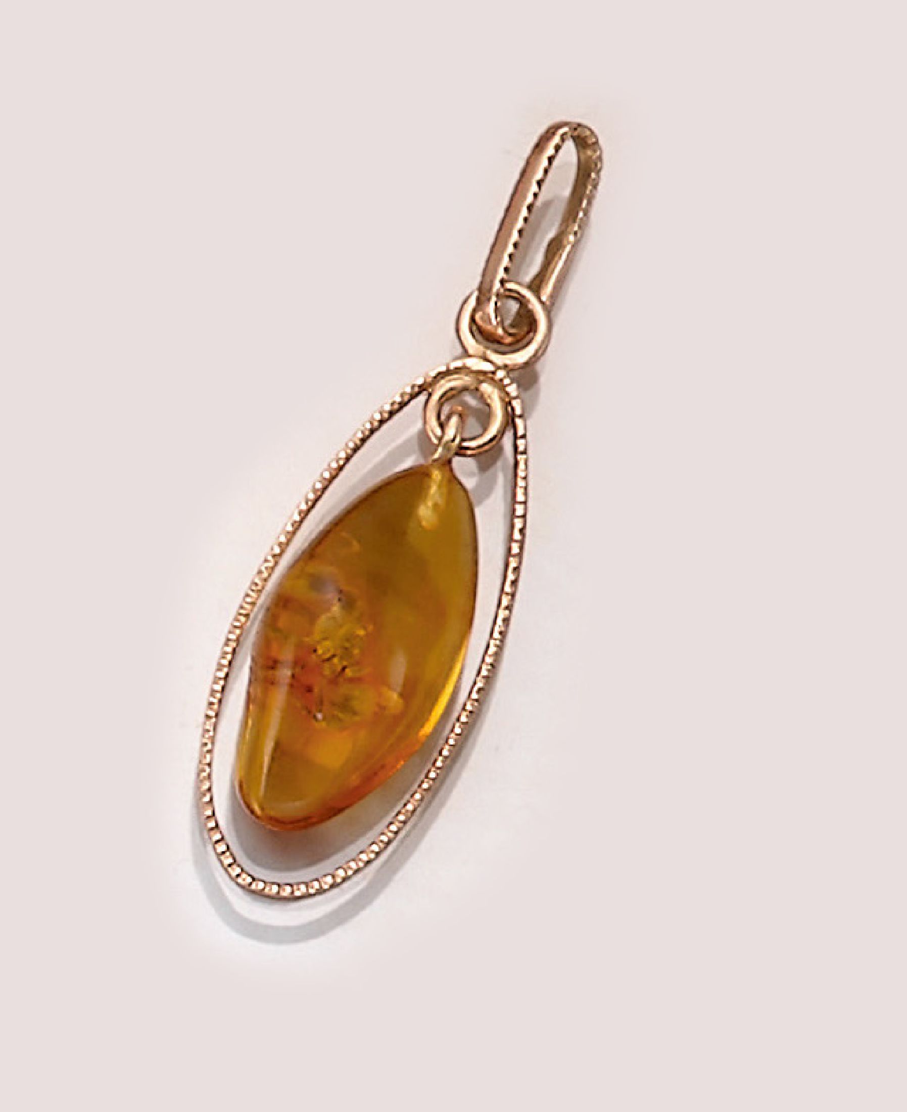 14 kt Gold Baltischem Bernstein-Anhänger, GG 585/000, mit großer Ameise und 8 winzigen Collembola (Springschwänze), perfekt platziert49 Millionen ...