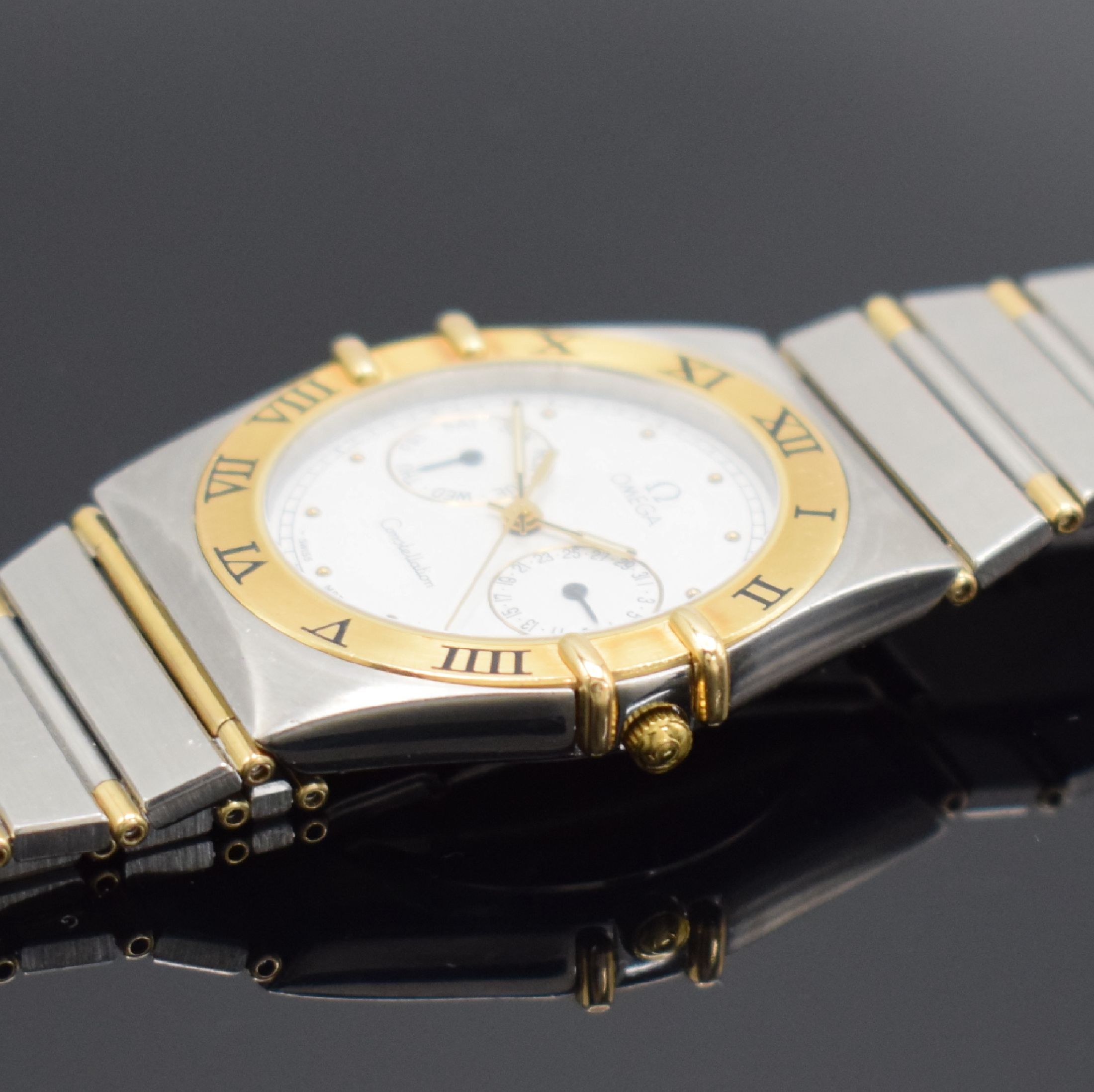Detail c: OMEGA Constellation Armbanduhr in Stahl/Gold Referenz 3961070, Schweiz um 1990, quartz, gedr. Geh., Goldlünette m. röm. Zahlen, orig. Stahl/Gold ...