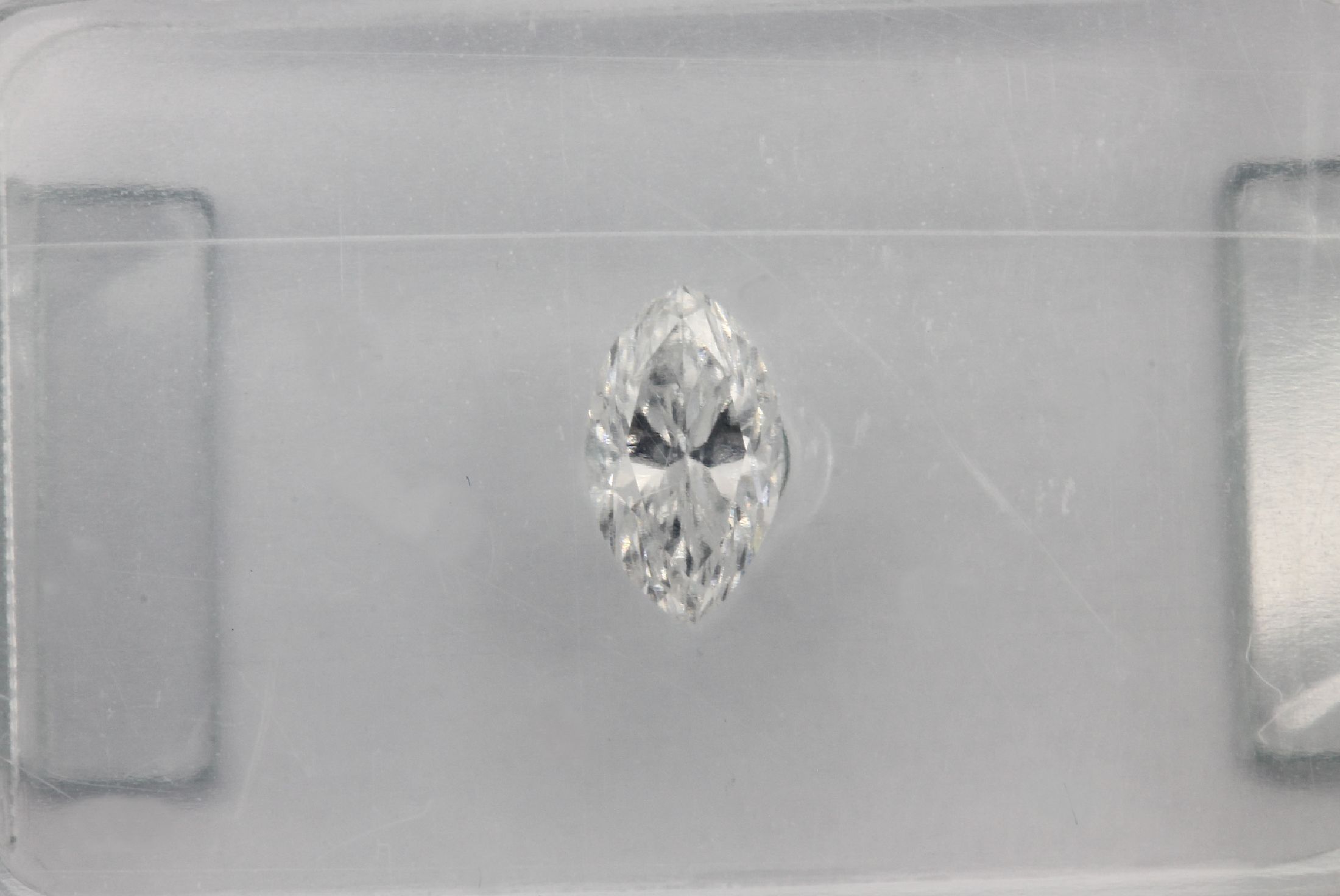 Detail a: Diamant-Navettes 0.30 ct hochfeines Weiß D/vs2, verschweißt, IGI Expertise
