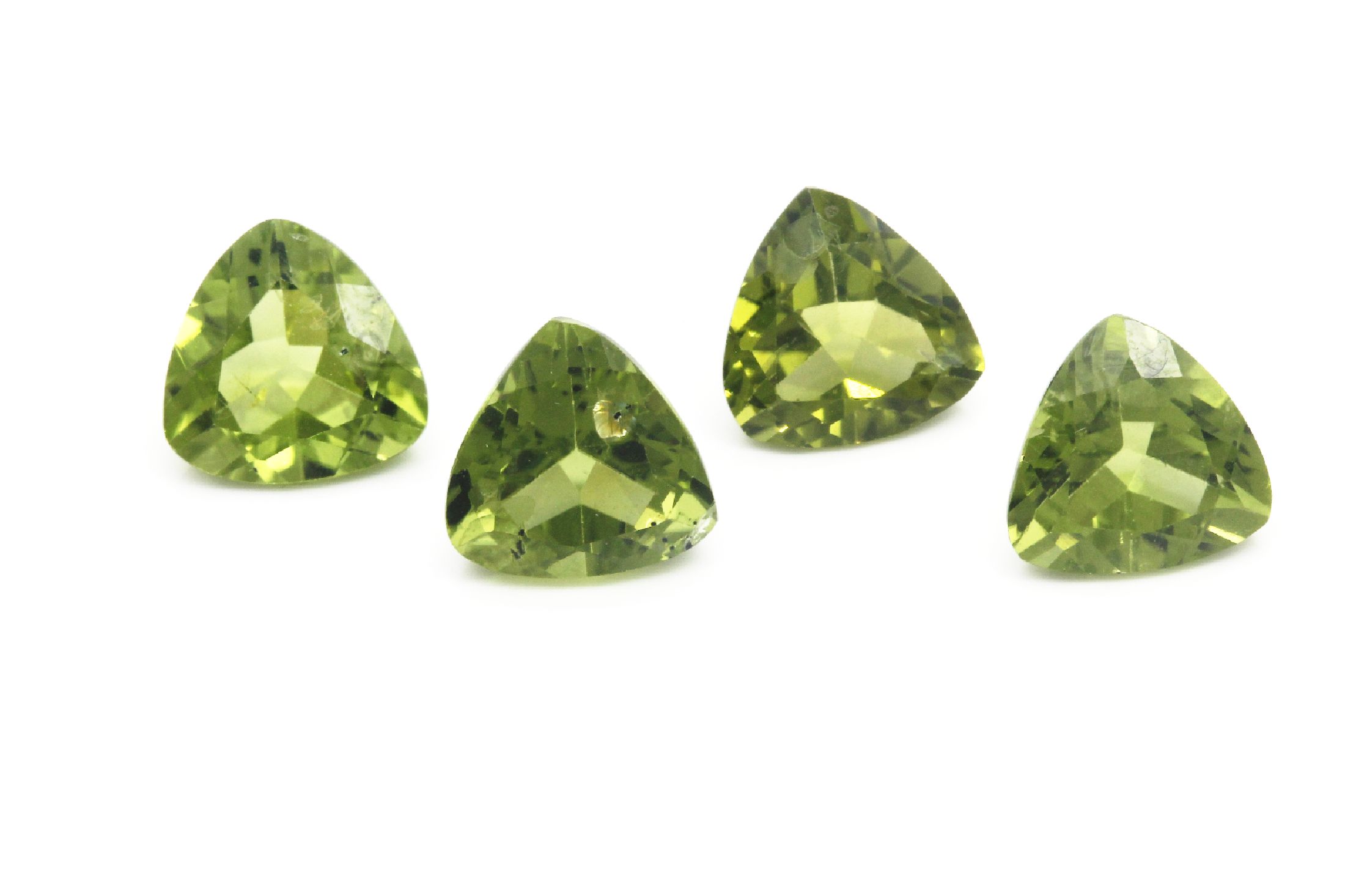 Lot 2 Paar Peridot-Triangeln, zus. ca. 11.0 ct