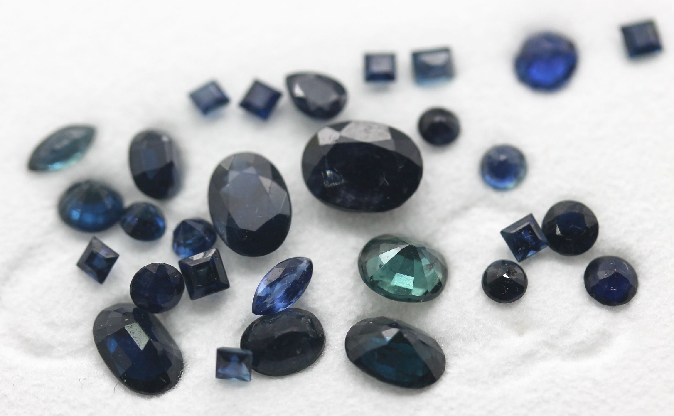 Lot lose Saphire zus. ca. 7.3 ct, versch. Schliffformen