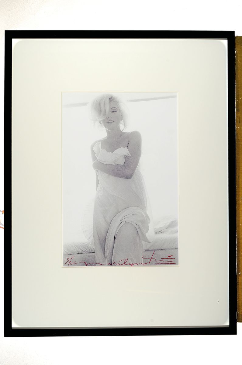 Detail k: Bert Stern, 1929 - 2013, Fotografie auf dickem, matten Fotopapier," Marilyn In Toga" ,num. 12/50, auf der Rückseite hat Bert Stern ...