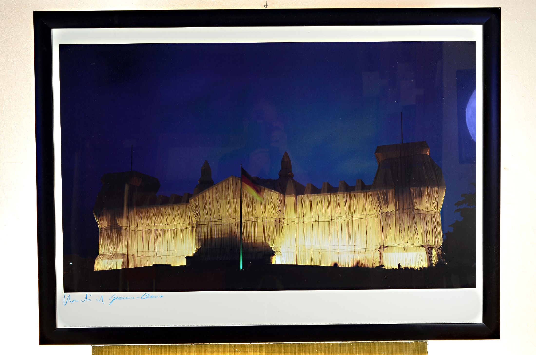 Christo, 1935 Gabrovo - 2020 New York City, "Reichstag Westfassade tiefe Nacht", handsigniert von Christo und Jeanne Claude, Edition Fils, ...