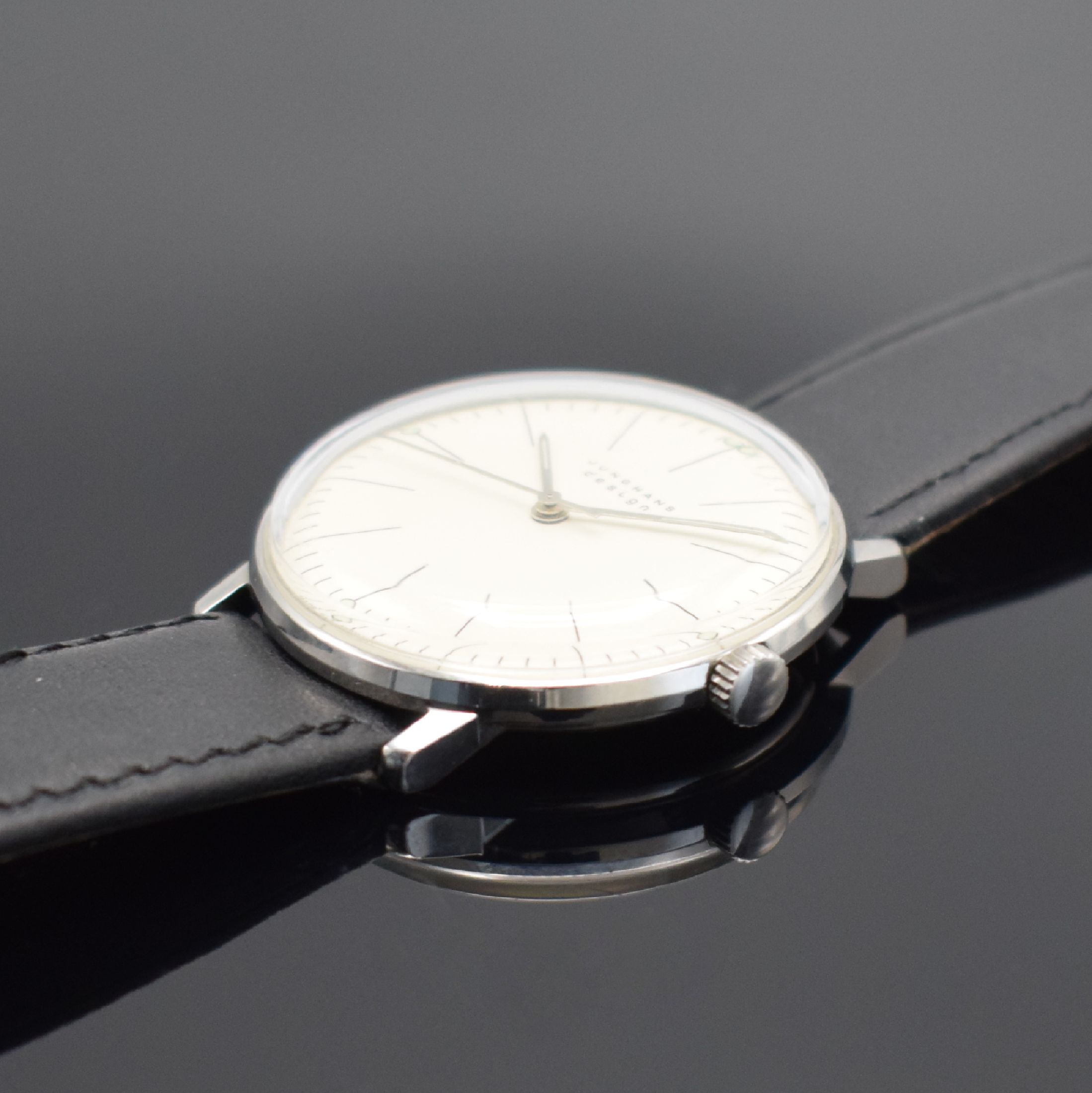 Detail b: JUNGHANS Armbanduhr Max Bill Design in Stahl Referenz 27.3700 509, Deutschland um 2010, Handaufzug, Boden aufgedr., orig. Junghans Lederband m. ...