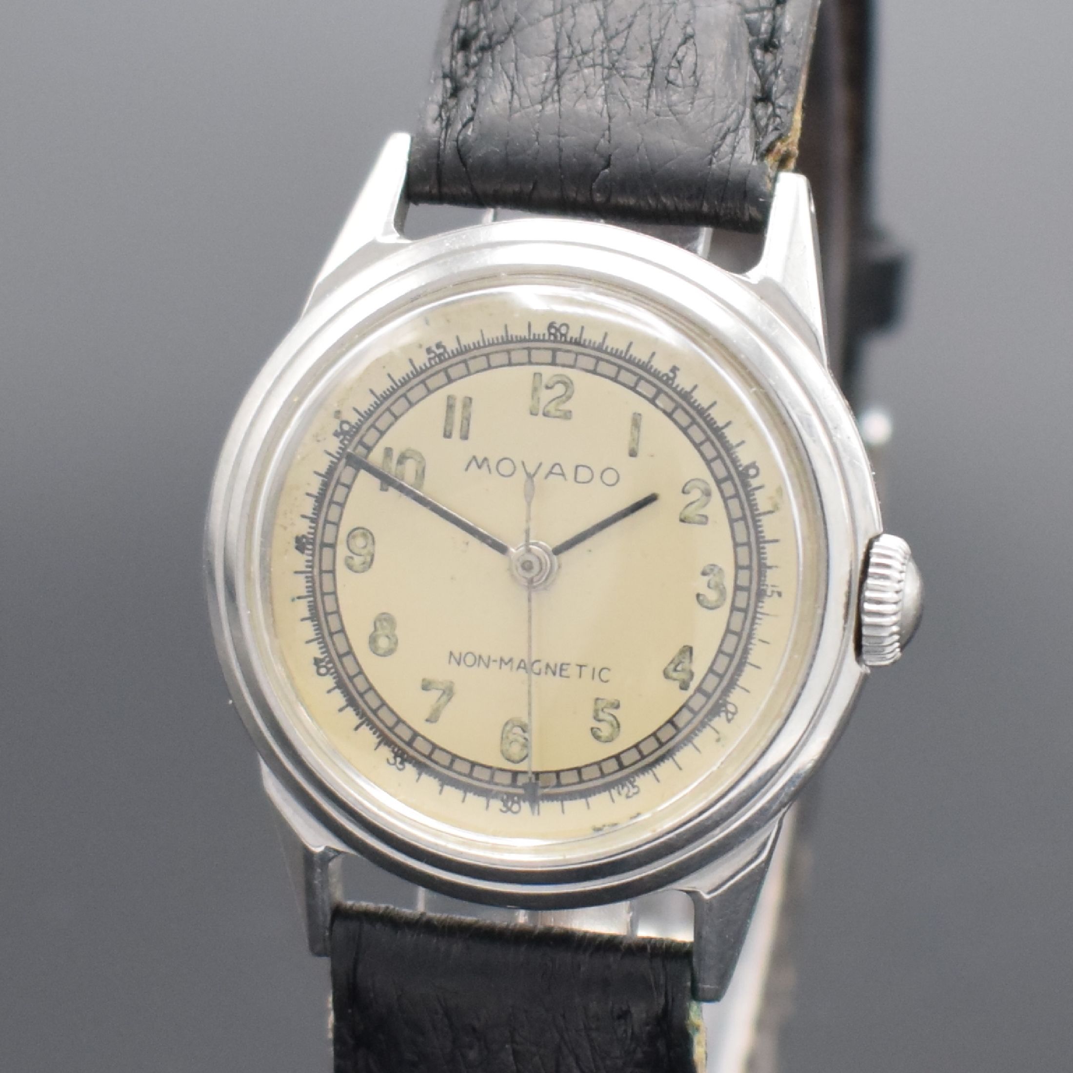 Detail a: MOVADO Armbanduhr in Stahl Referenz 14760, Schweiz um 1945, Handaufzug, verschr. F.B. Geh., orig. Krone, silb. Zifferbl. rest., arab. Zahlen, ...
