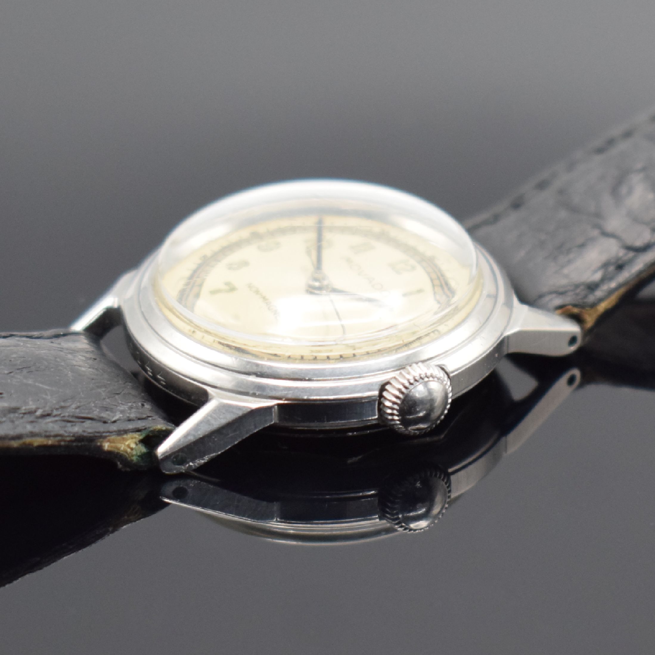 Detail b: MOVADO Armbanduhr in Stahl Referenz 14760, Schweiz um 1945, Handaufzug, verschr. F.B. Geh., orig. Krone, silb. Zifferbl. rest., arab. Zahlen, ...
