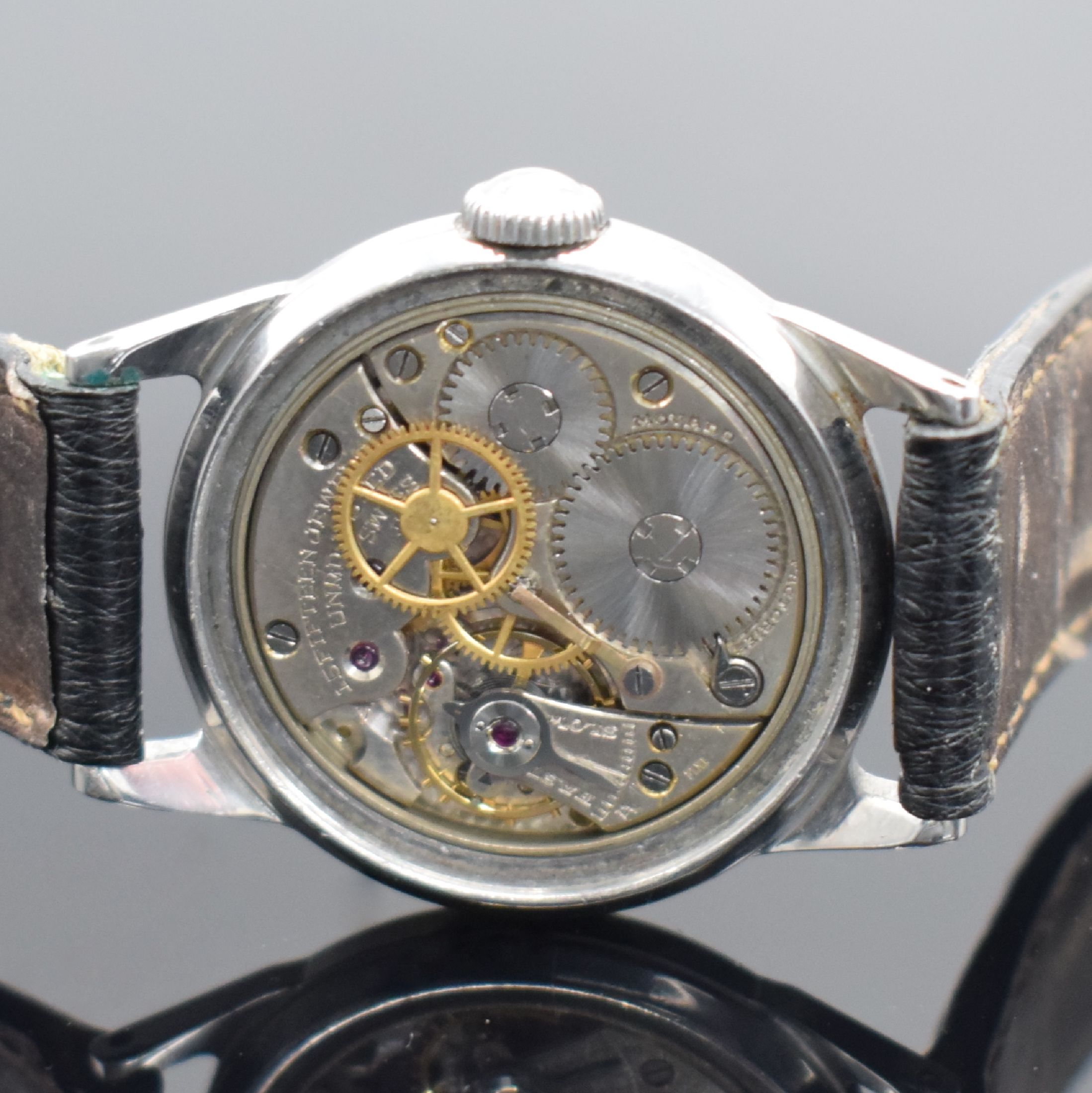 Detail e: MOVADO Armbanduhr in Stahl Referenz 14760, Schweiz um 1945, Handaufzug, verschr. F.B. Geh., orig. Krone, silb. Zifferbl. rest., arab. Zahlen, ...