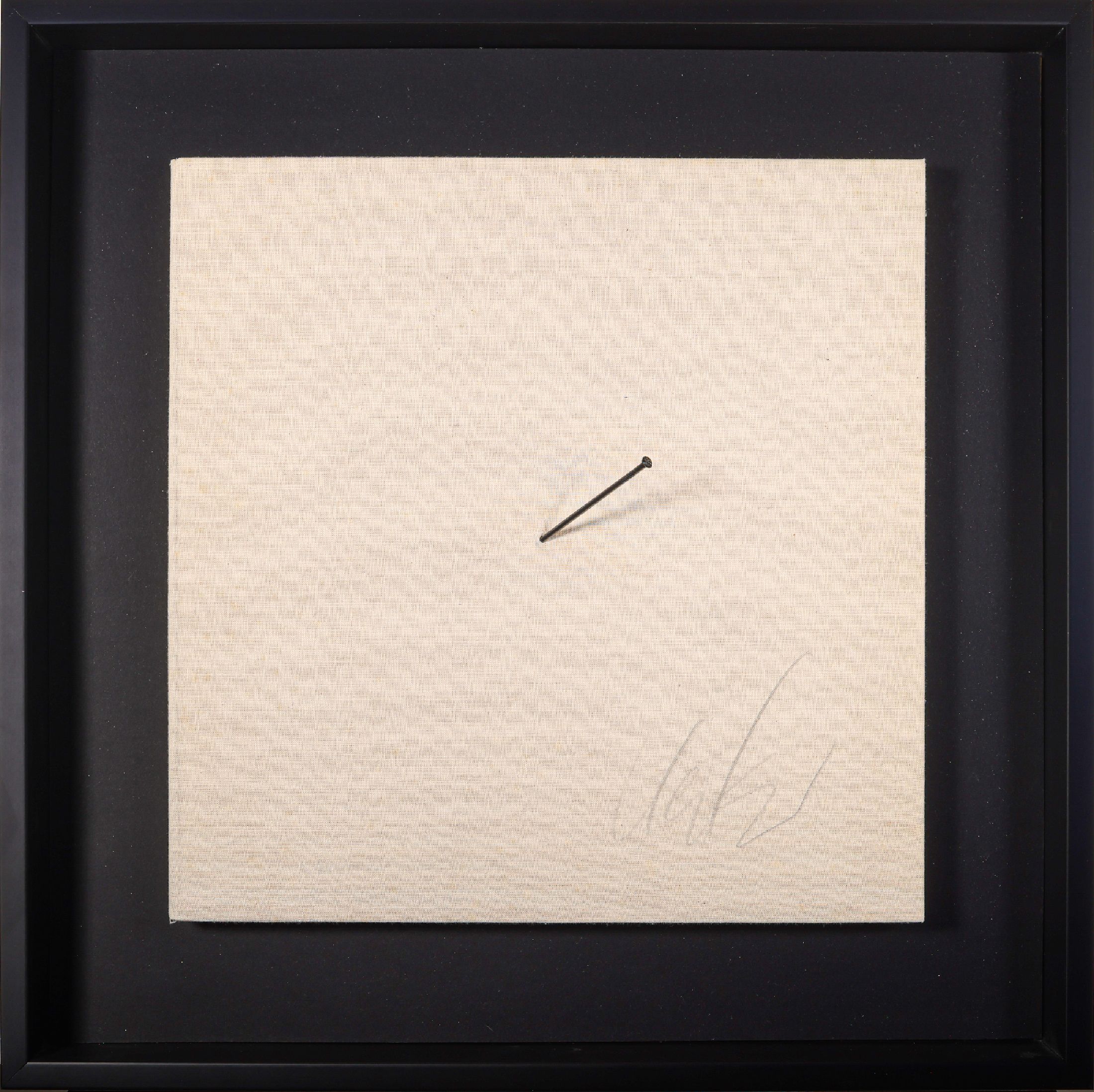 Günther Uecker, geb. 1930, Nagelobjekt, Nagel in überarbeiteter Leinenkassette, gerahmt, Objektrahmen, handsigneirt, aus 1970/71, 37.5 x 37.5 cm, ...