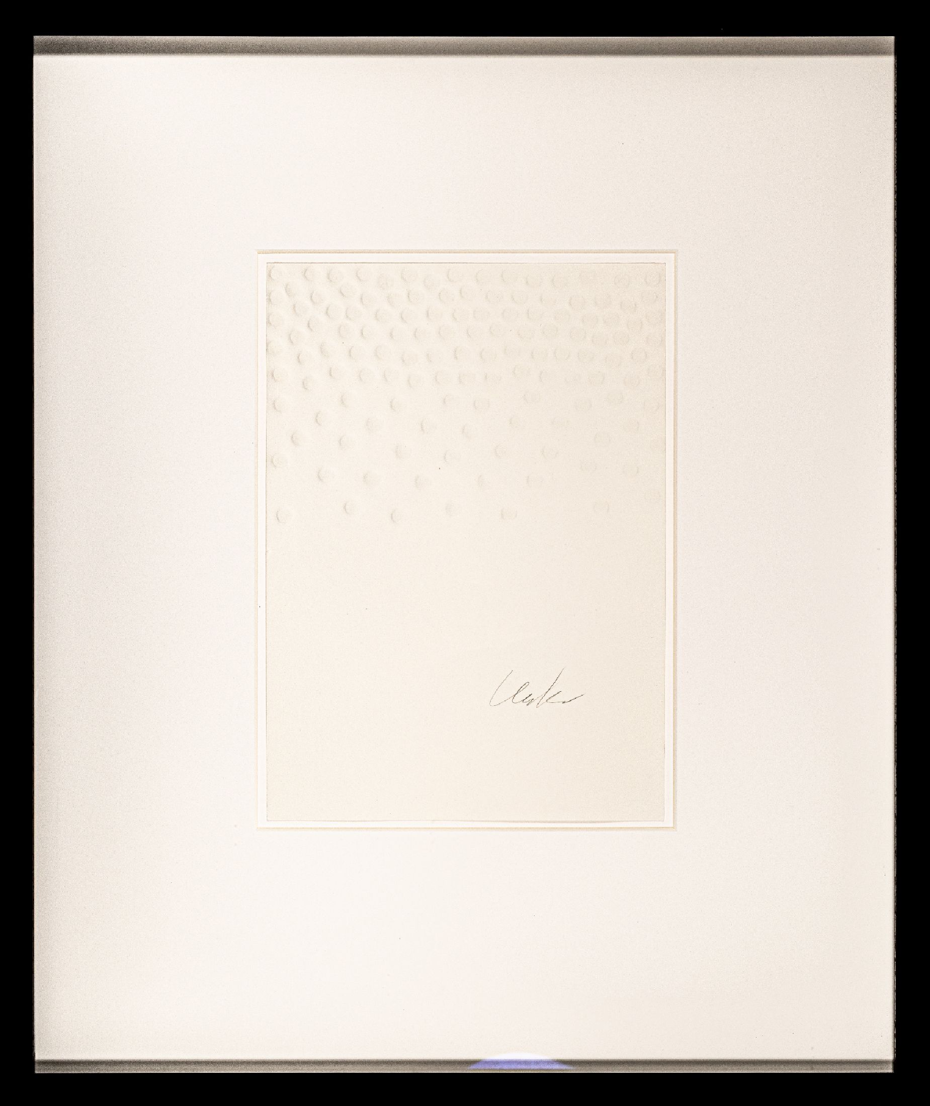 Günther Uecker, geb. 1930, Prägedruck auf Karton, rückseitig nummeriert, 46/200, oben li. handsigniert, 32 x 23 cm, Rahmen ca. 63 x 53 cm, aus ...