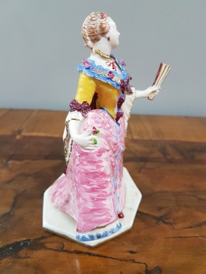 26527767d - Porcelain figure, Nymphenburg, around 1890/1900, lady with fan and crinoline, polychrome painting, rest., H.ca. 15 cm, gold staffage