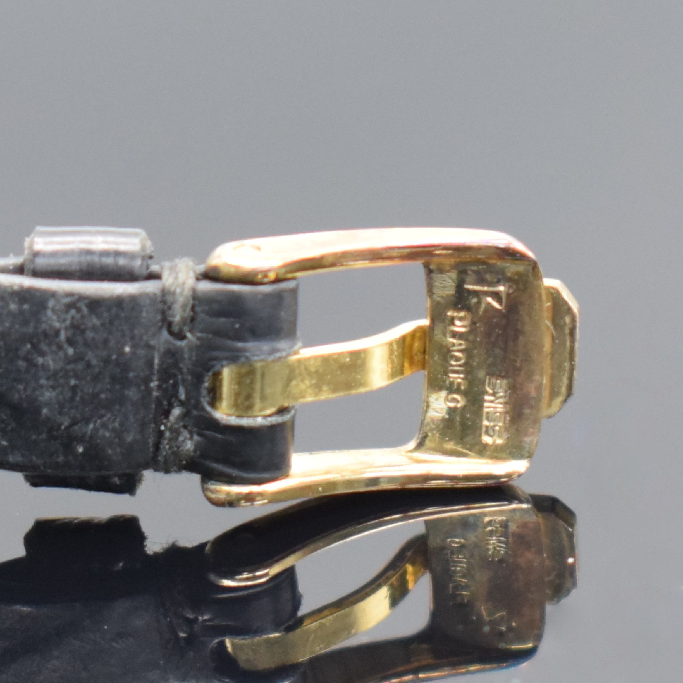 Detail c: CHOPARD Damenarmbanduhr in GG 750/000 Referenz 5120, Handaufzug, Schweiz um 1975, Boden aufgedr., Bandanst. m. 8 Diamanten bes., orig. Lederband m. ...