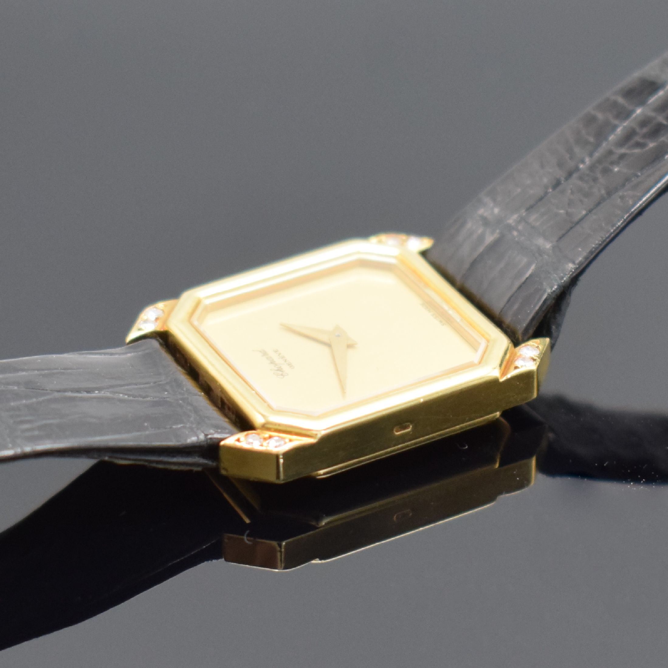Detail d: CHOPARD Damenarmbanduhr in GG 750/000 Referenz 5120, Handaufzug, Schweiz um 1975, Boden aufgedr., Bandanst. m. 8 Diamanten bes., orig. Lederband m. ...