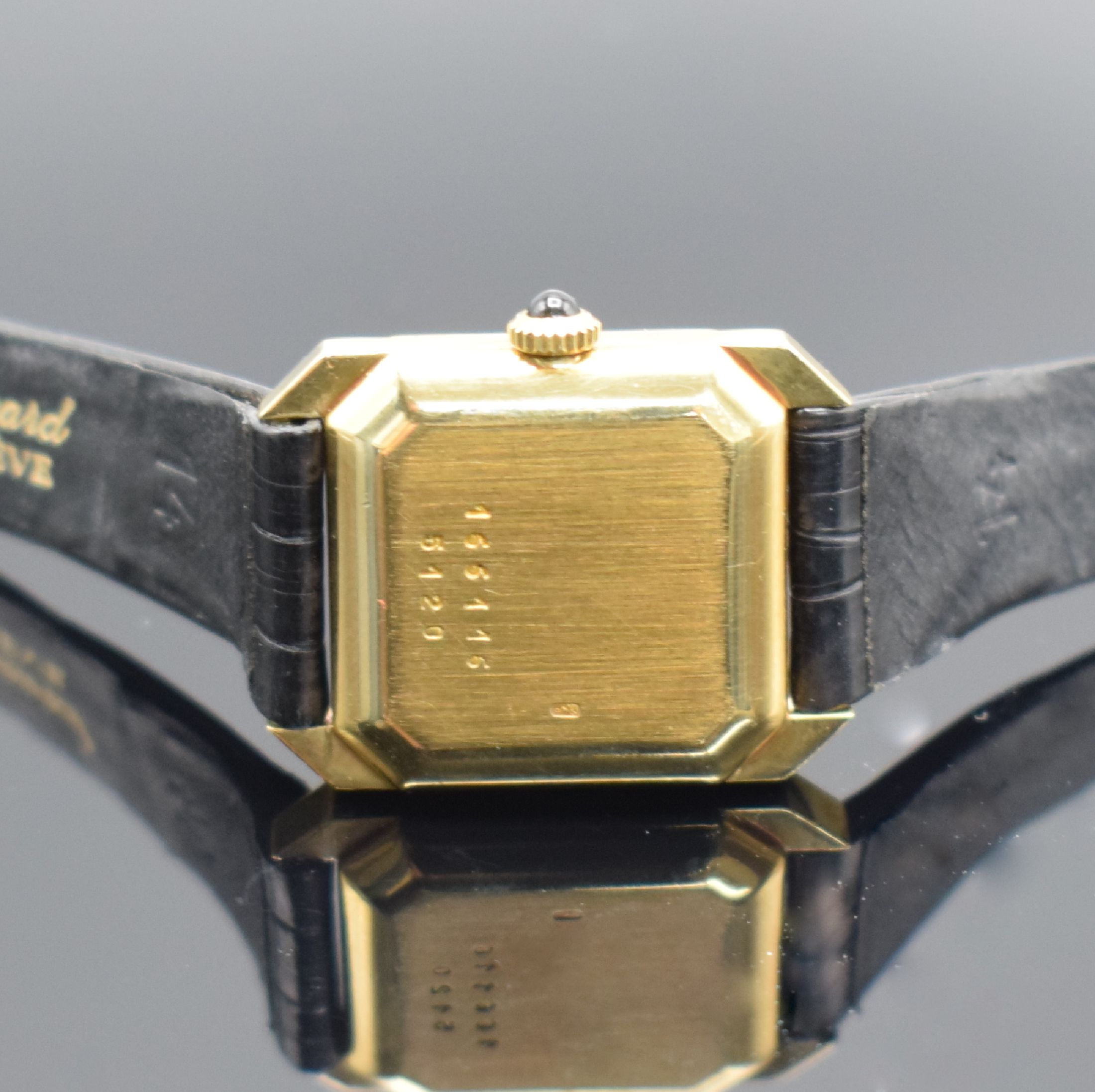 Detail e: CHOPARD Damenarmbanduhr in GG 750/000 Referenz 5120, Handaufzug, Schweiz um 1975, Boden aufgedr., Bandanst. m. 8 Diamanten bes., orig. Lederband m. ...