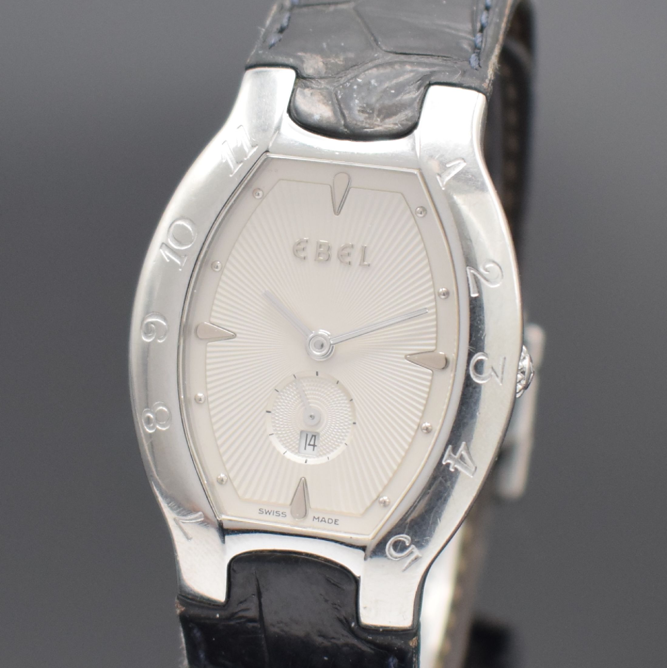 Detail a: EBEL Lichine Damenarmbanduhr in Edelstahl Referenz 9012431, Schweiz um 1999, quarz, tonneauförm. Geh., Boden verschr., orig. Lederband (zu ern.) m. ...
