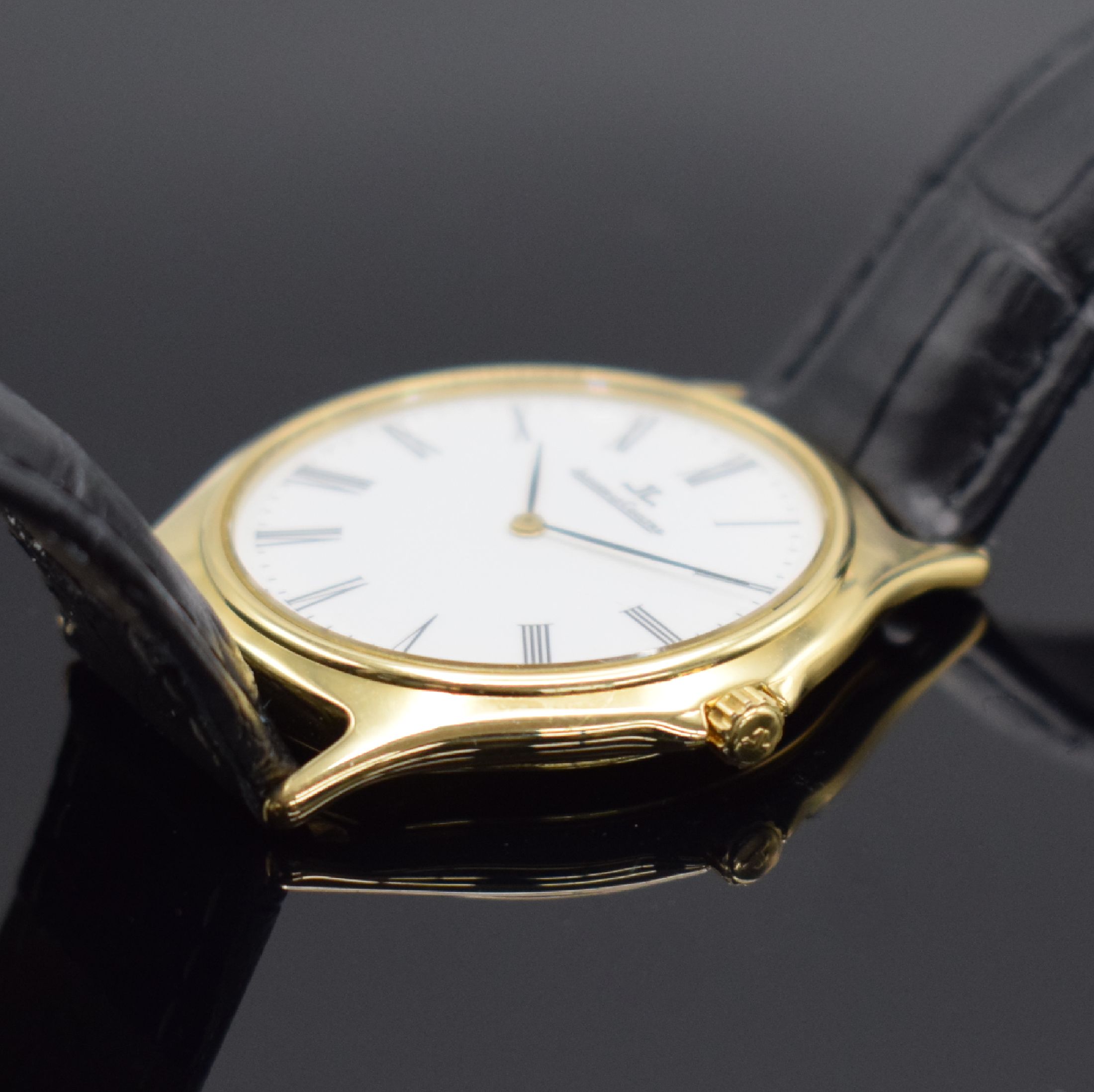 Detail c: Jaeger-LeCoultre Heraion Herrenarmbanduhr in GG 750/000 Referenz 112.1.08, Schweiz um 1990, Boden 4-fach verschr., Saphirflachglas, emailfarb. ...