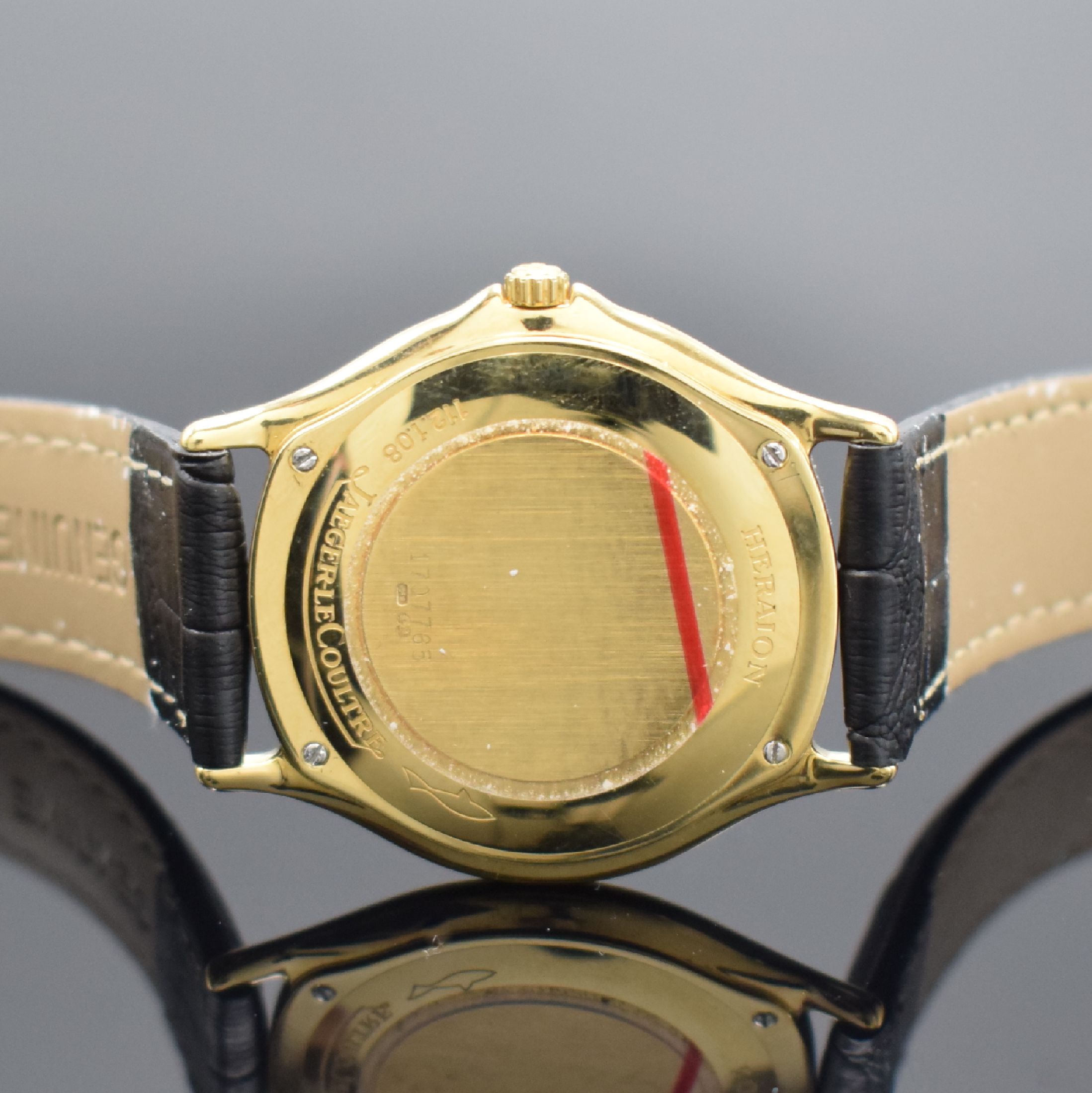 Detail d: Jaeger-LeCoultre Heraion Herrenarmbanduhr in GG 750/000 Referenz 112.1.08, Schweiz um 1990, Boden 4-fach verschr., Saphirflachglas, emailfarb. ...
