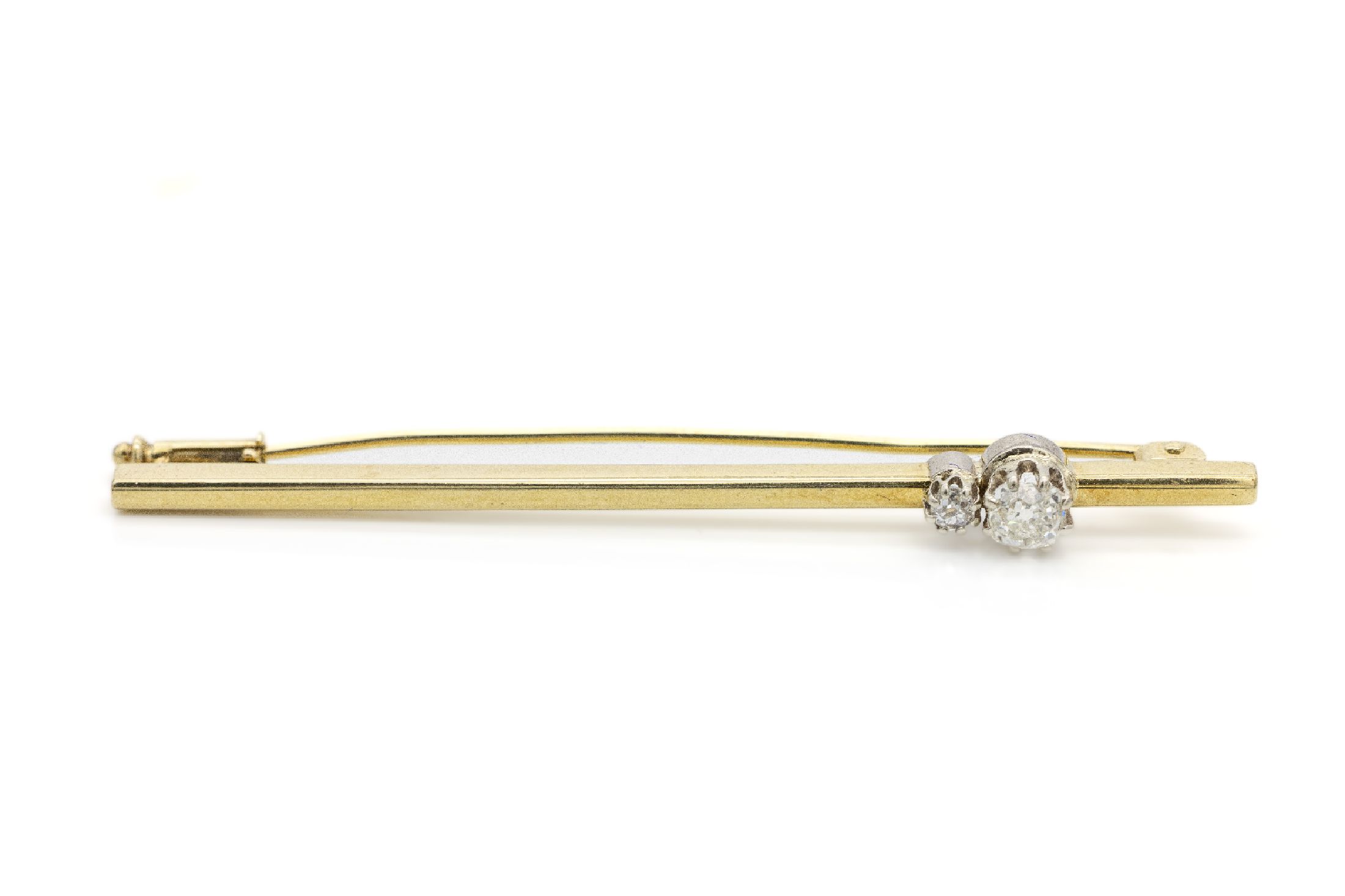 14 kt Gold Diamant-Brosche, GG 585/000, 2 in WG gefasste Altschliffdiamanten zus. ca. 0.25 ct l. get. Weiß/si, L. ca. 6.5 cm, ca. 5.2 g