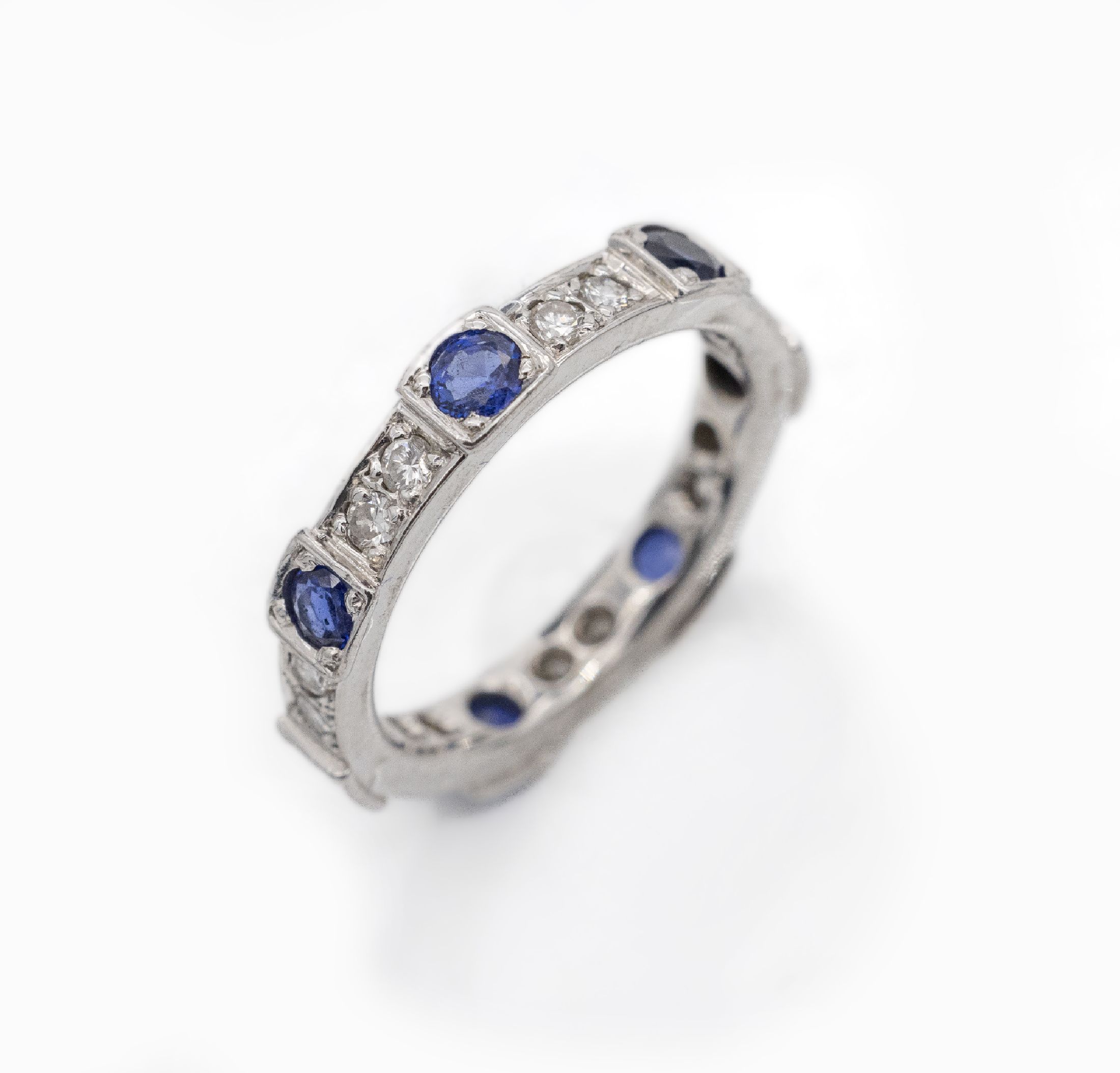 Platin Saphir-Brillant Ring, Platin gepr., 7 rundfacett. Saphire zus. ca. 0.60 ct, 14 Brillanten zus. ca. 0.40 ct Weiß/si, ca. 4.2 g, RW 52