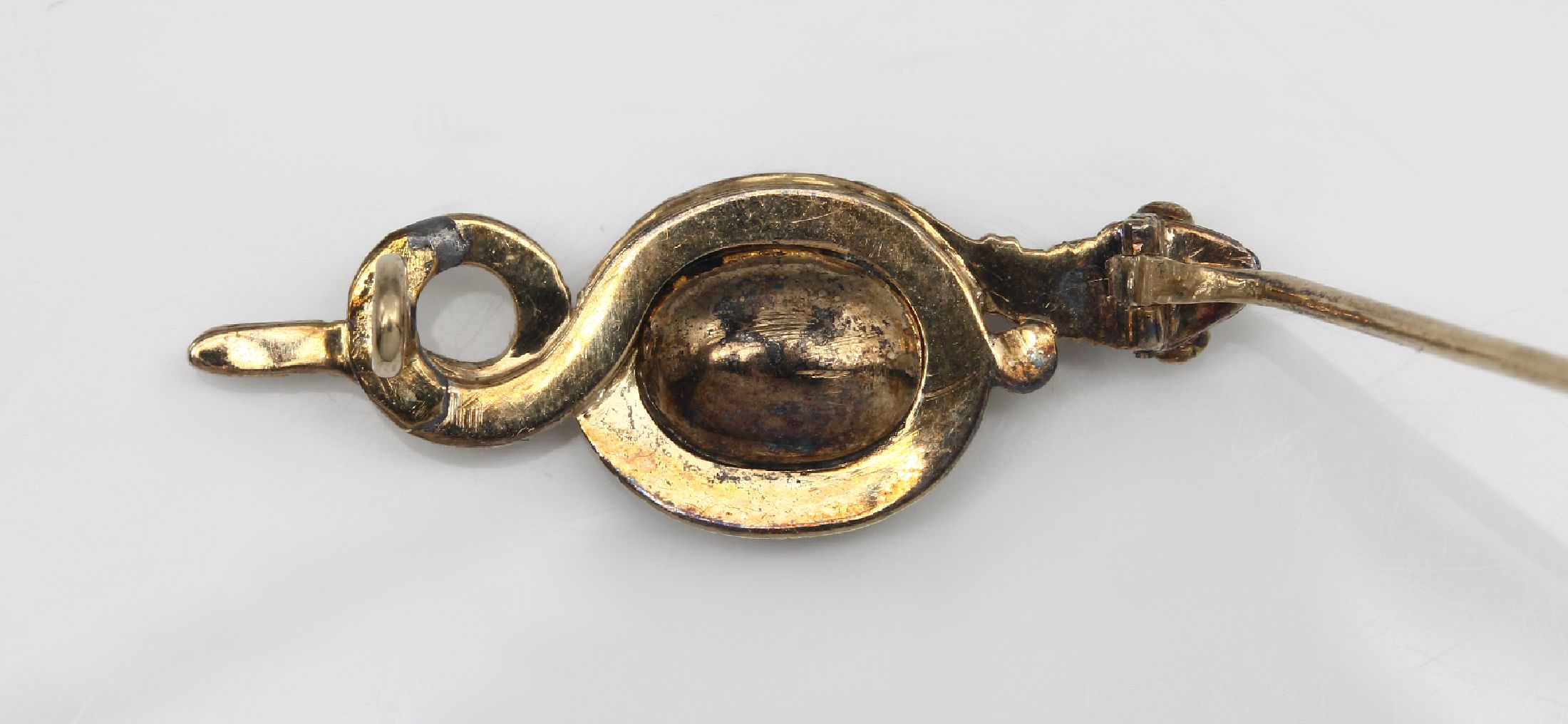 Detail b: 14 kt Gold Almandin-Brosche, GG 585/000, gepr., um 1880, rücks. Lötstellen, L. ca. 3 cm, reizvoll