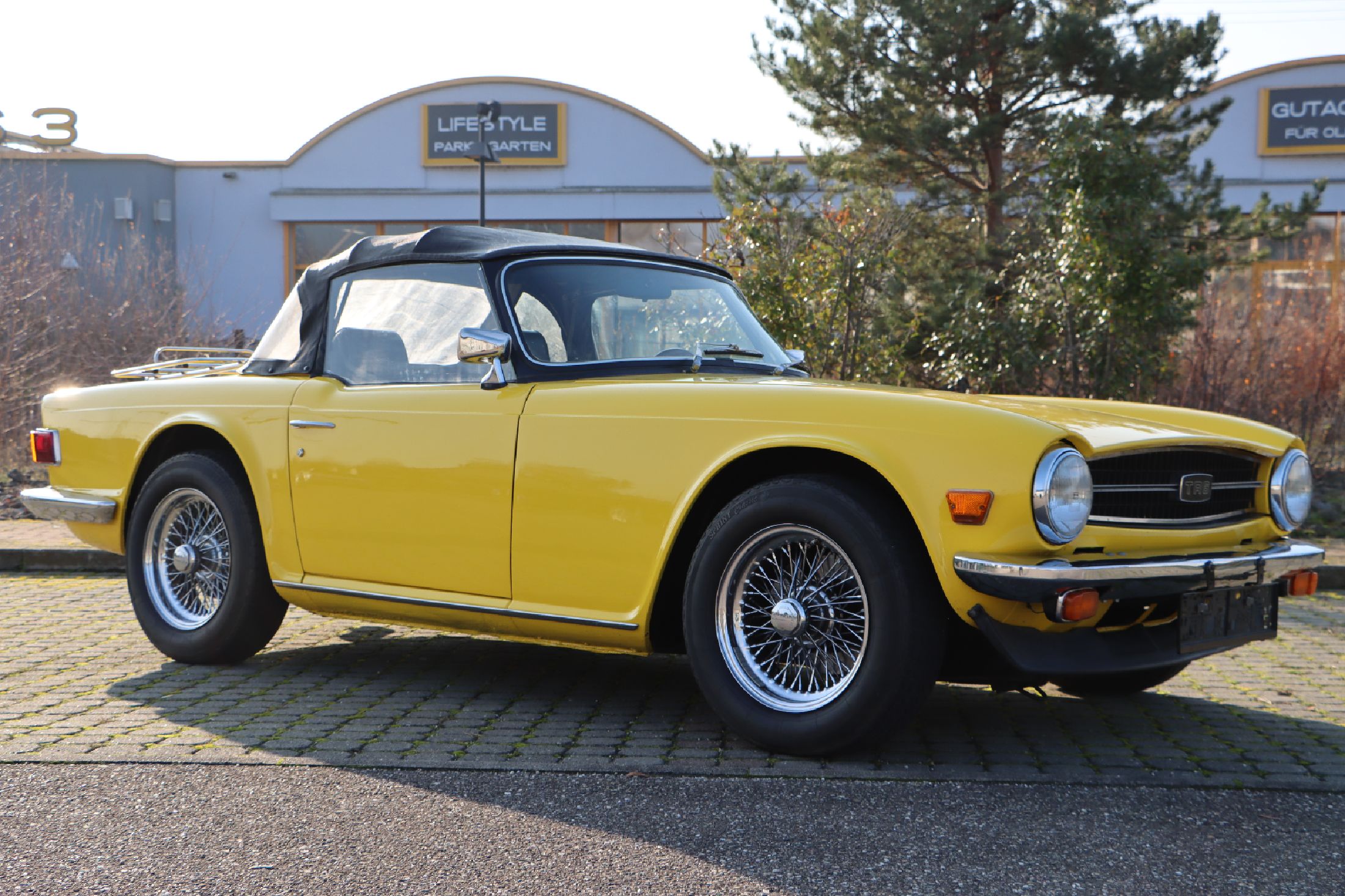 1975 Triumph TR 6 Roadster Chassis Nr.: CF 51660U deutsche H-Zulassung Dieser klassische englische Roadster präsentiert sich in wunderschönem ...