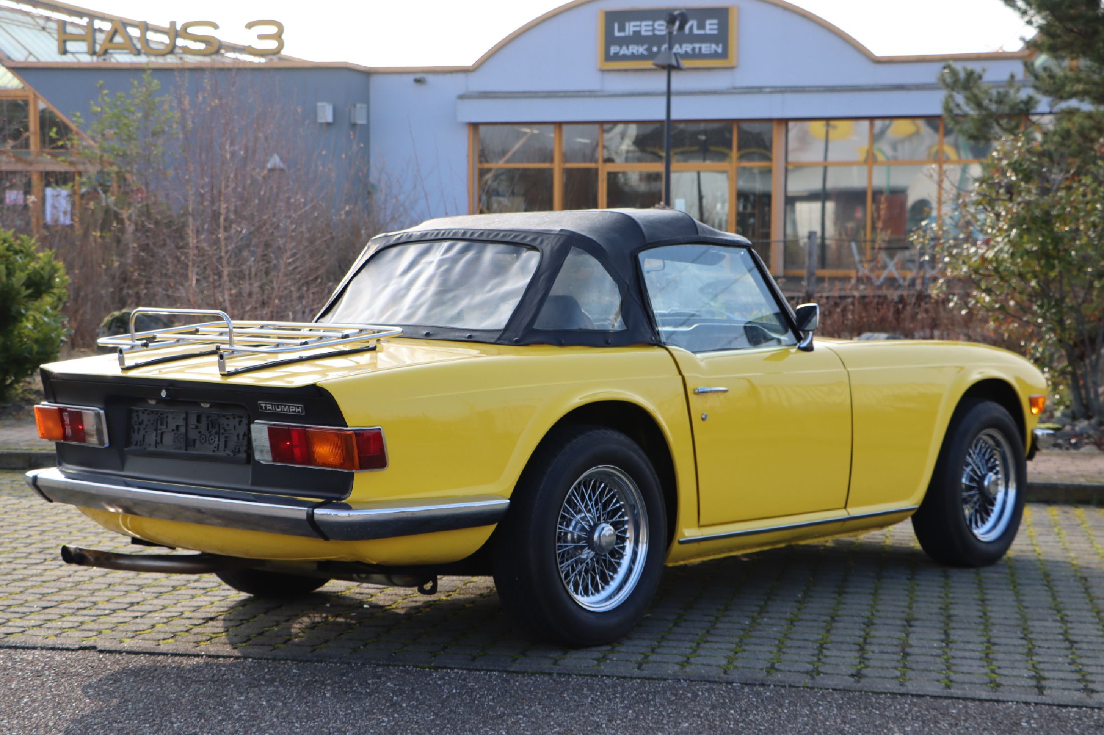Detail b: 1975 Triumph TR 6 Roadster Chassis Nr.: CF 51660U deutsche H-Zulassung Dieser klassische englische Roadster präsentiert sich in wunderschönem ...