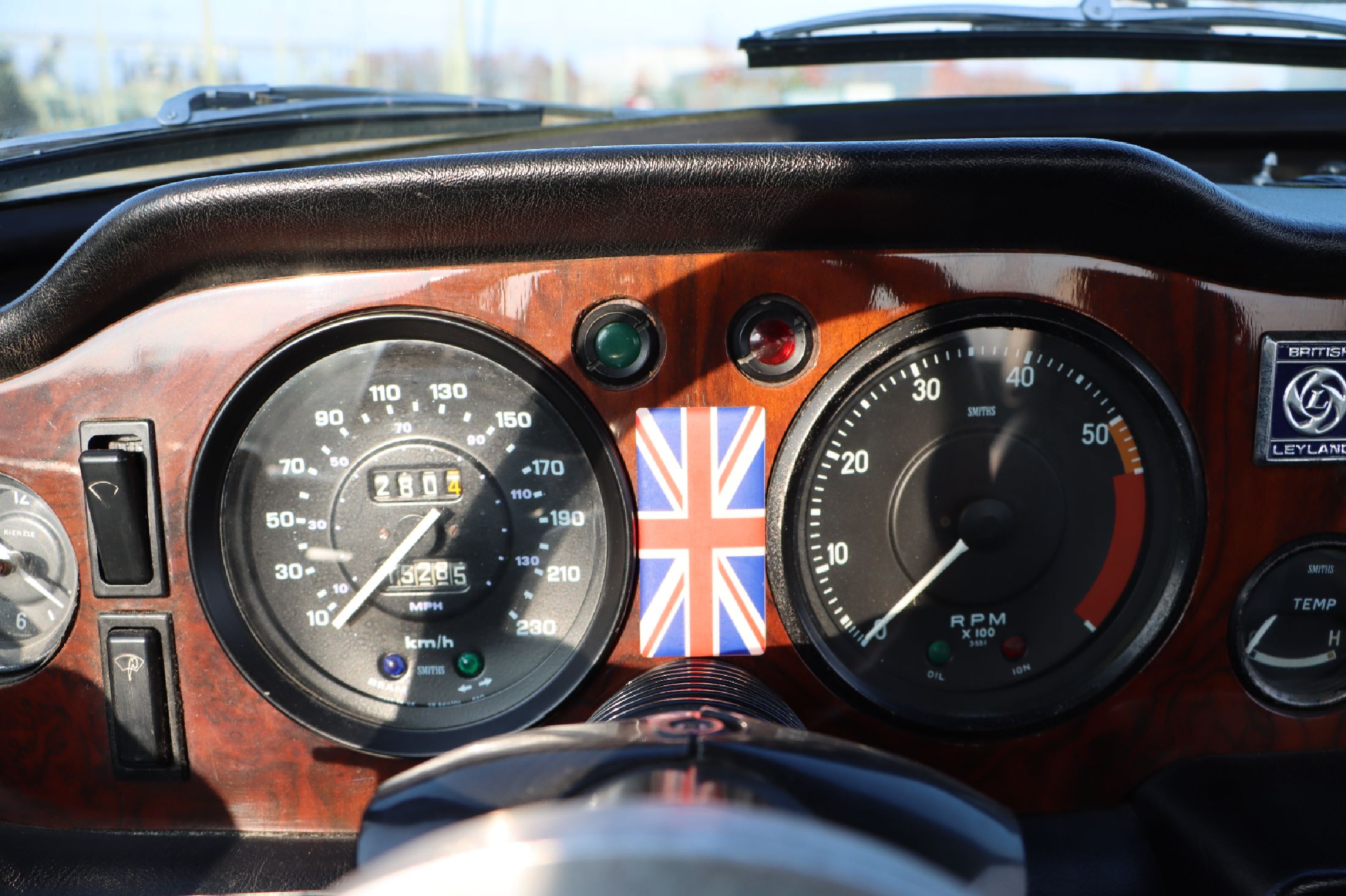 Detail e: 1975 Triumph TR 6 Roadster Chassis Nr.: CF 51660U deutsche H-Zulassung Dieser klassische englische Roadster präsentiert sich in wunderschönem ...