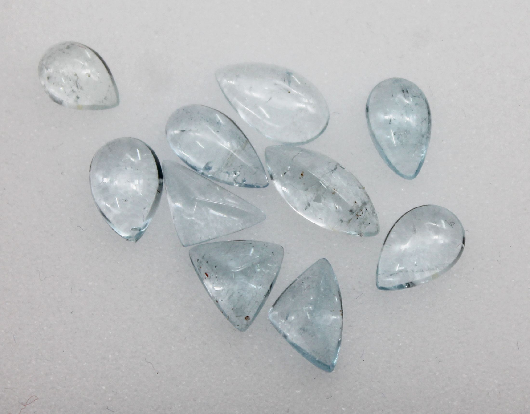 Lot lose Aquamarine, ca. 19.70 ct, Cabochons in versch. Größen und Formen