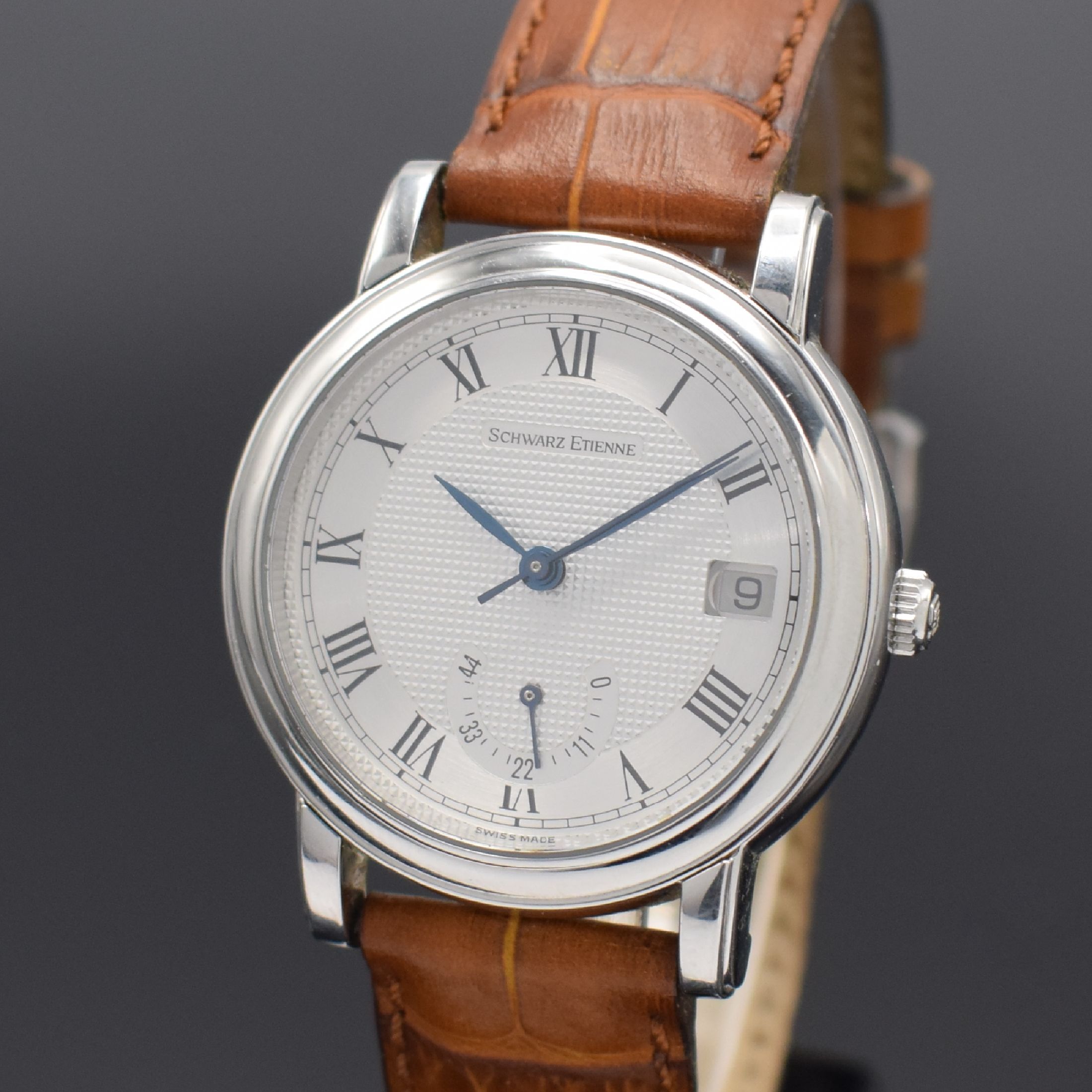 Detail a: SCHWARZ ETIENNE Herrenarmbanduhr mit Datum & Gangreserveanzeige, Schweiz um 1995, Automatik, beids. vergl. Edelstahlgeh., Boden 6-fach verschr., ...