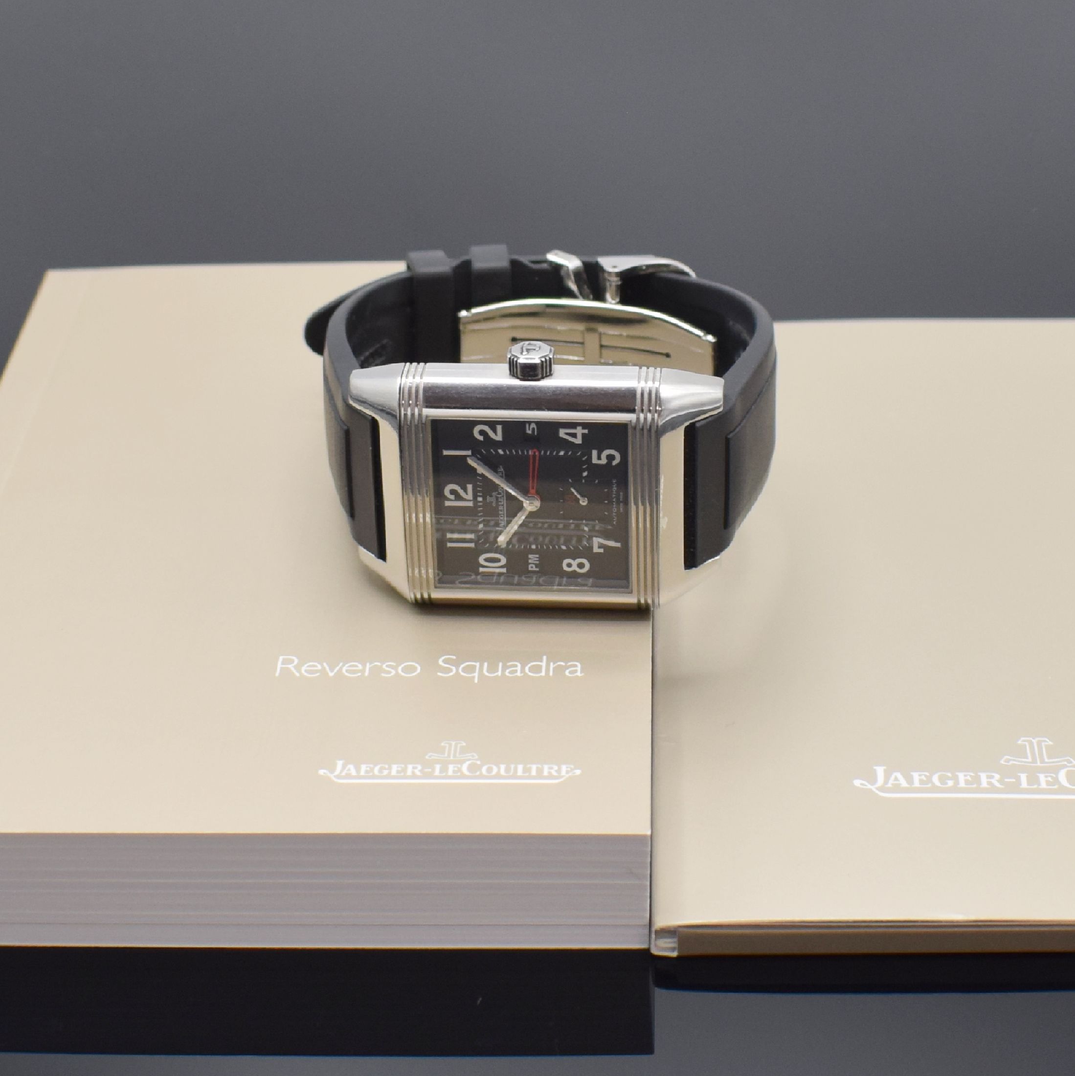 Detail i: Jaeger-LeCoultre Reverso Squadra Hometime 1000 Hours Control Herrenarmbanduhr mit 2. Zeitzone Referenz 230.8.77, Schweiz verk. lt. beil. Garantie ...