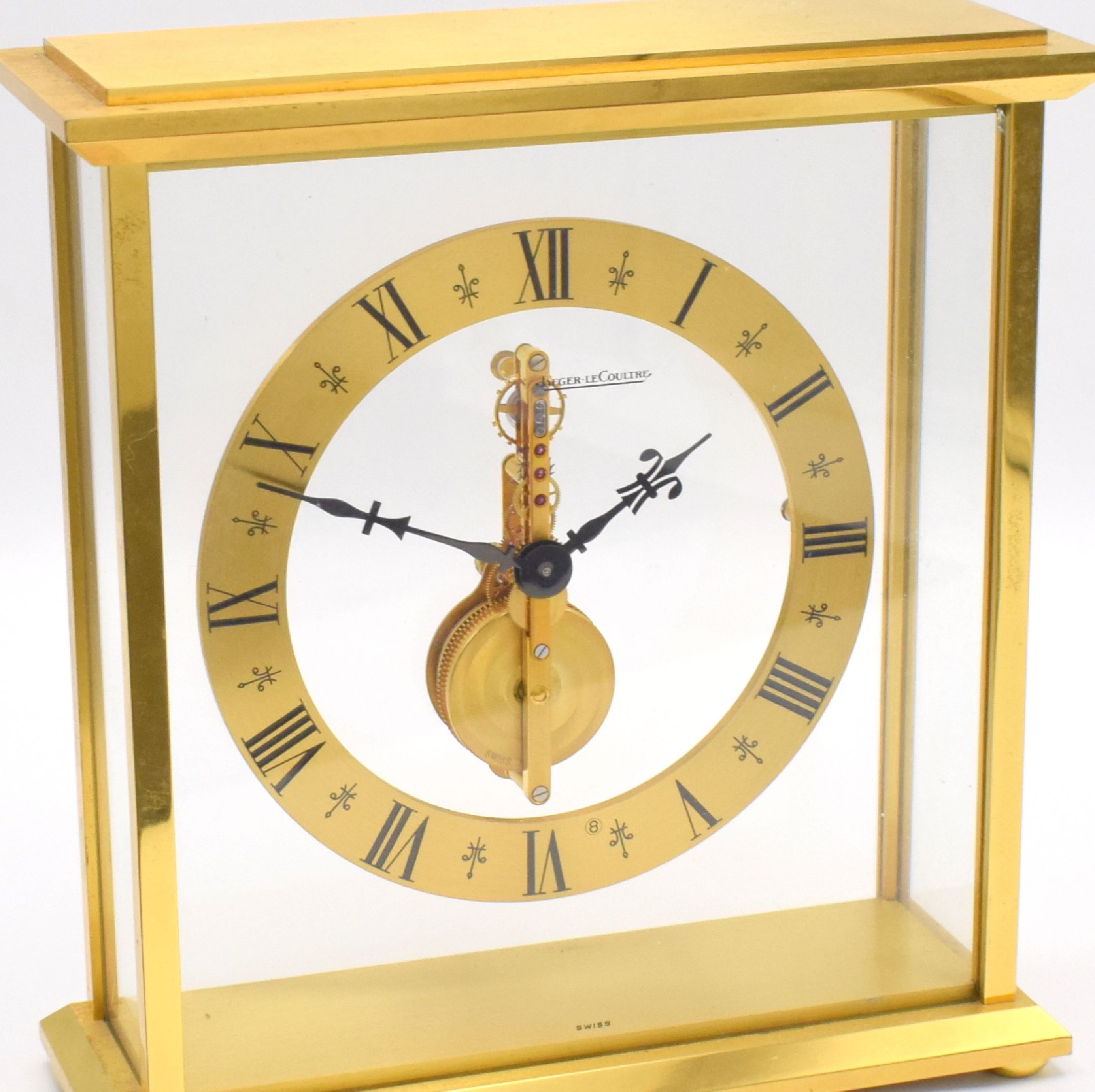 Detail a: Jaeger-LeCoultre Stabwerk-Tischuhr, Schweiz um 1975, verg. Geh. 4-seitig vergl., verg. Signatur am vorderen Glas, Ziffernring m. röm. Zahlen, orig. ...