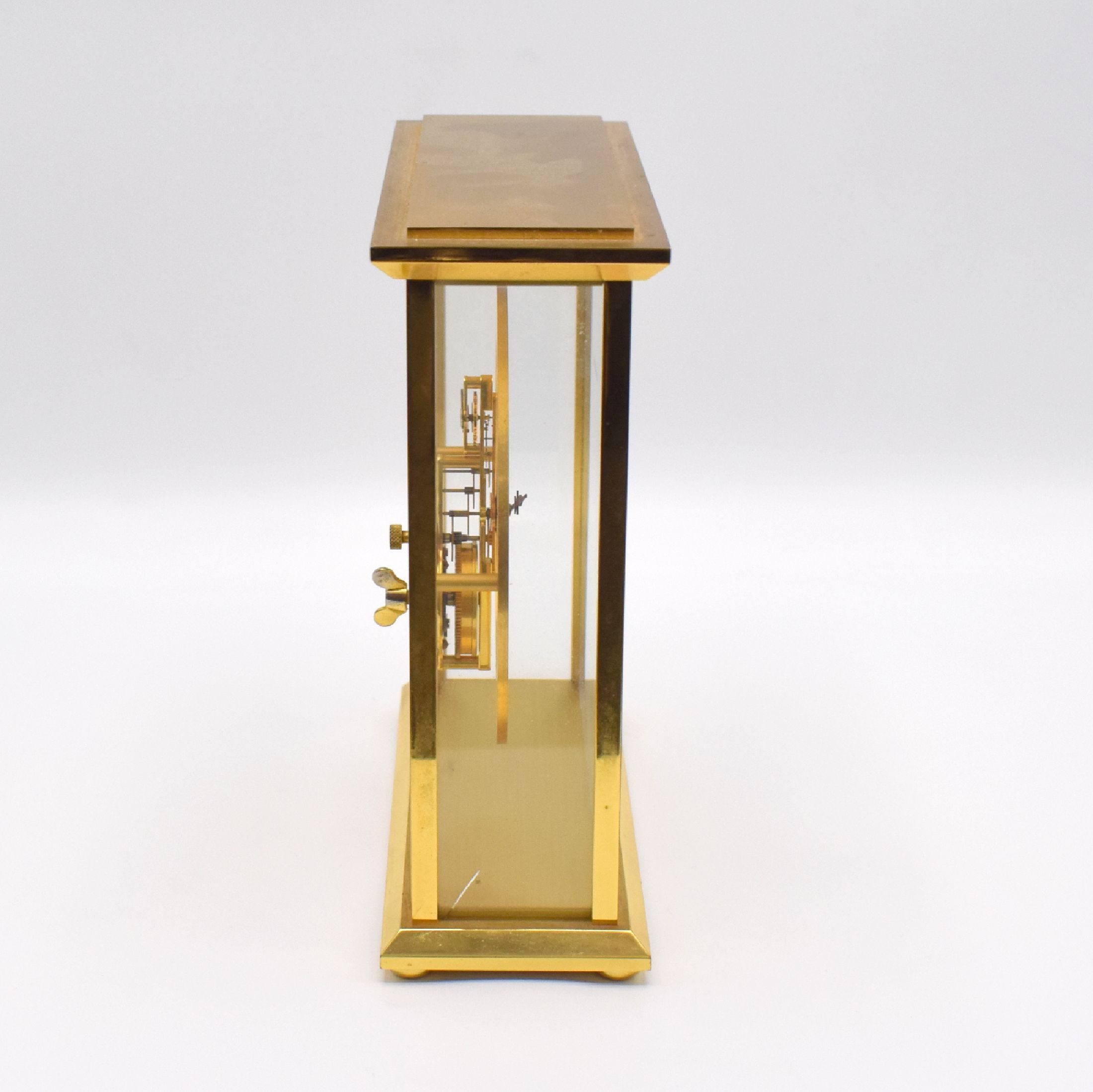 Detail b: Jaeger-LeCoultre Stabwerk-Tischuhr, Schweiz um 1975, verg. Geh. 4-seitig vergl., verg. Signatur am vorderen Glas, Ziffernring m. röm. Zahlen, orig. ...