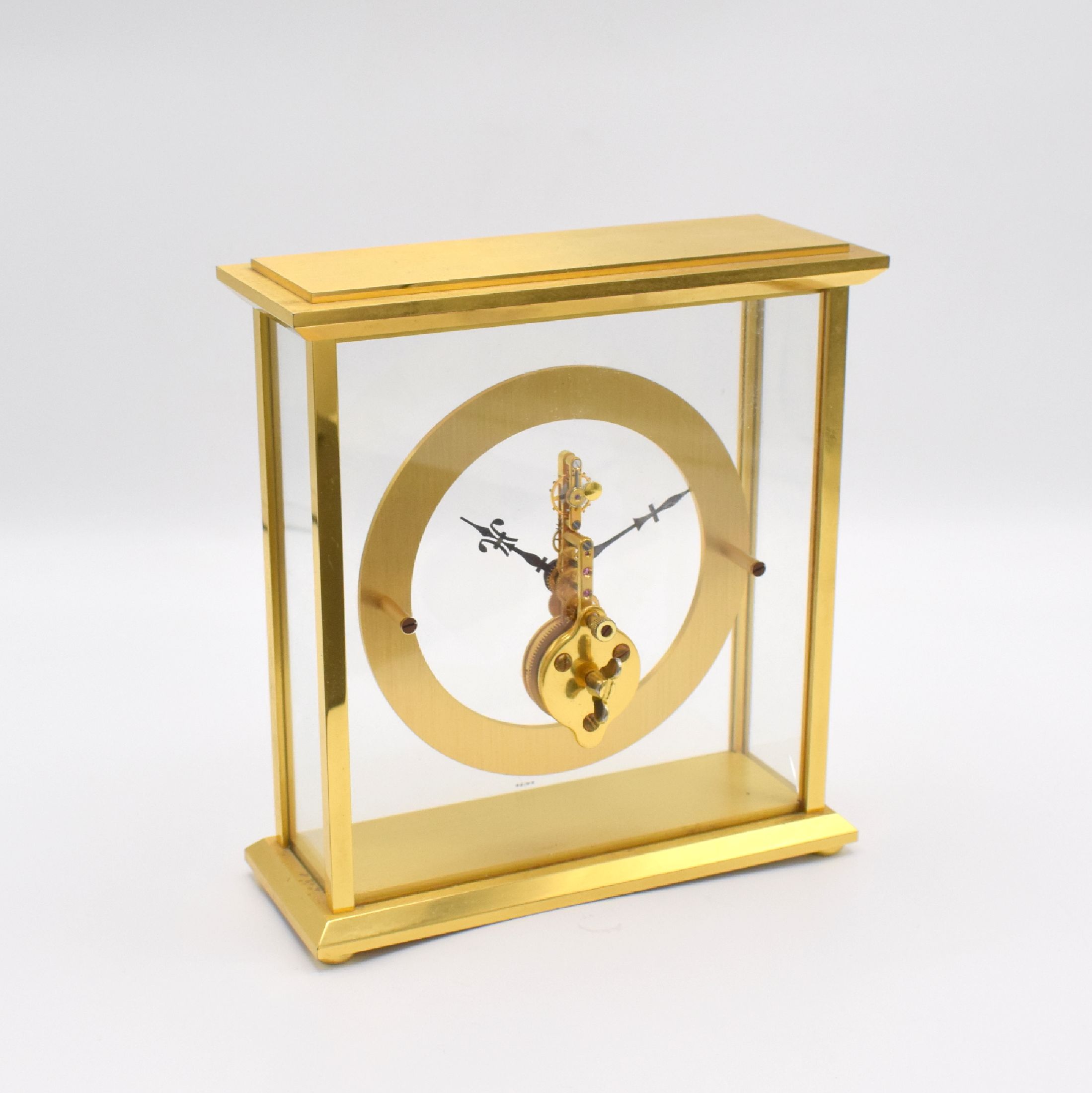 Detail c: Jaeger-LeCoultre Stabwerk-Tischuhr, Schweiz um 1975, verg. Geh. 4-seitig vergl., verg. Signatur am vorderen Glas, Ziffernring m. röm. Zahlen, orig. ...