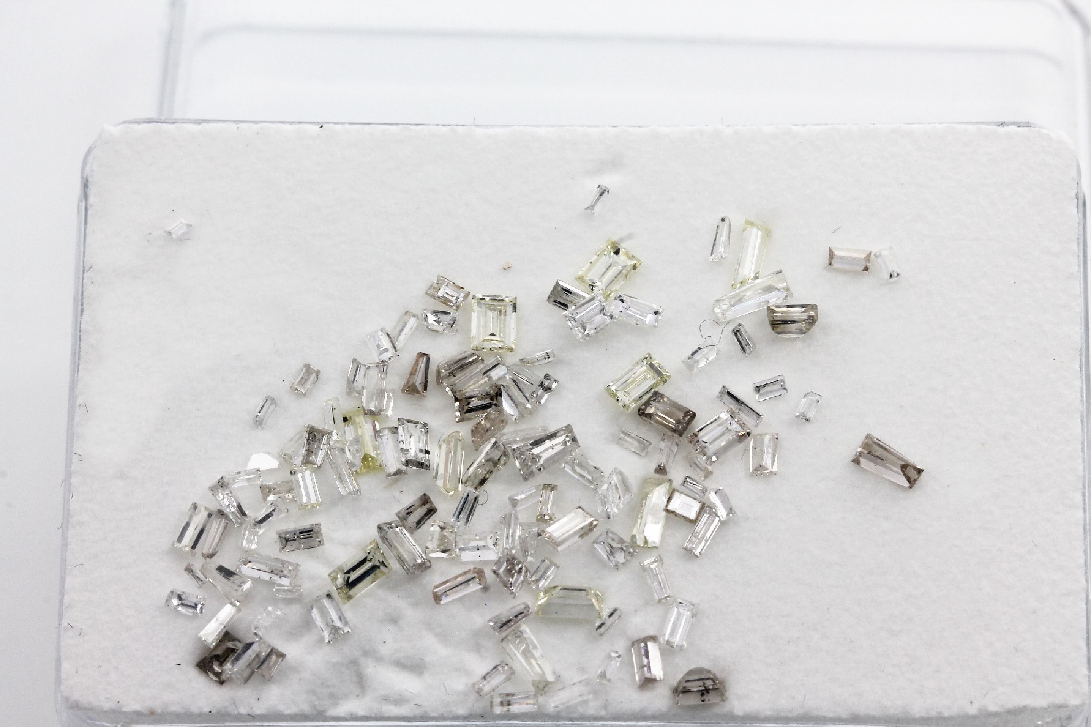 Lot Diamanten zus. ca. 4.00 ct Baguettes und Trapeze, Ausfassware