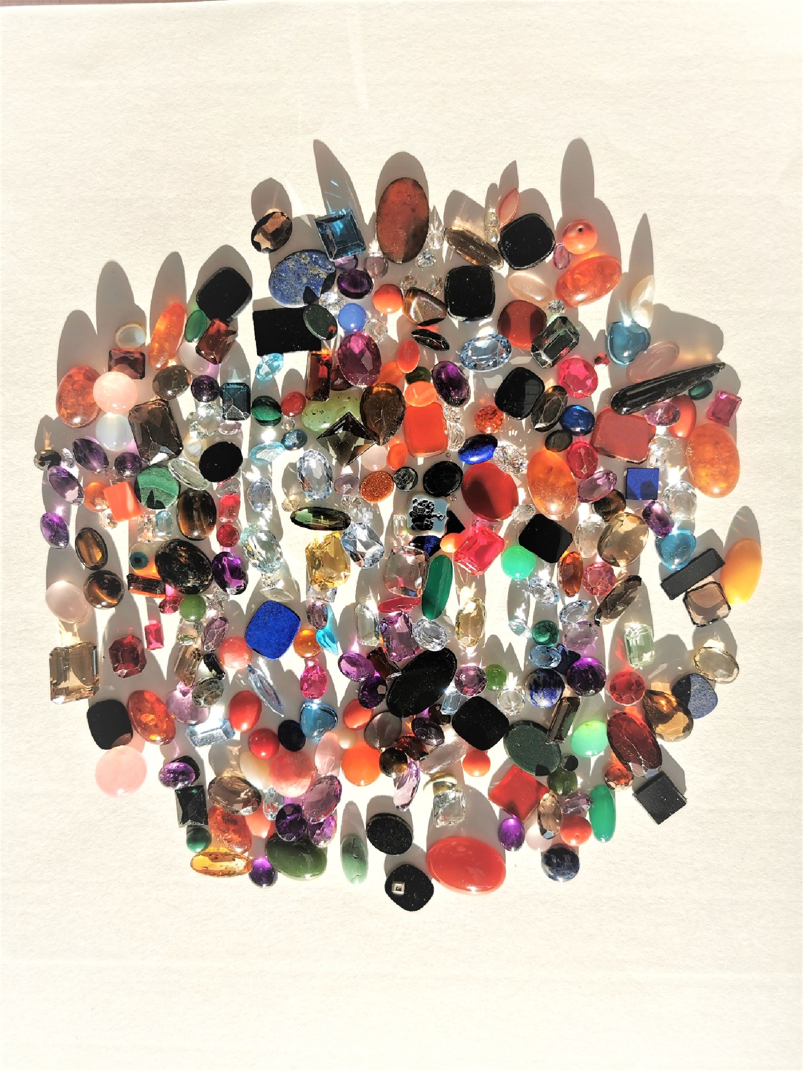 Fundgrube lose Edelsteine und Halbedelsteine, total ca. 1135 ct, Ausfassware, u.a. Koralle, Achat, Bernstein, Amethyst, Topas, Lapislazuli, z.T. ...
