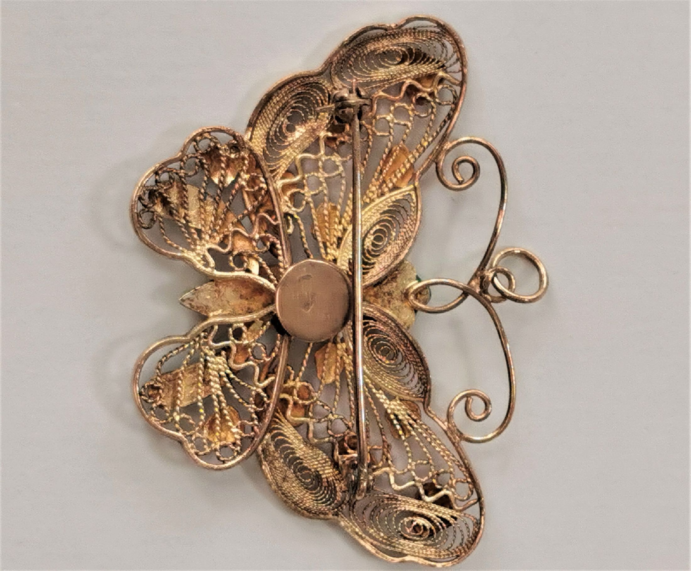 Detail f: Brosche "Schmetterling"", Silber vergoldet, um 1905, Filigranarbeit, partiell bunt emailliert, B. ca. 5.5 cm