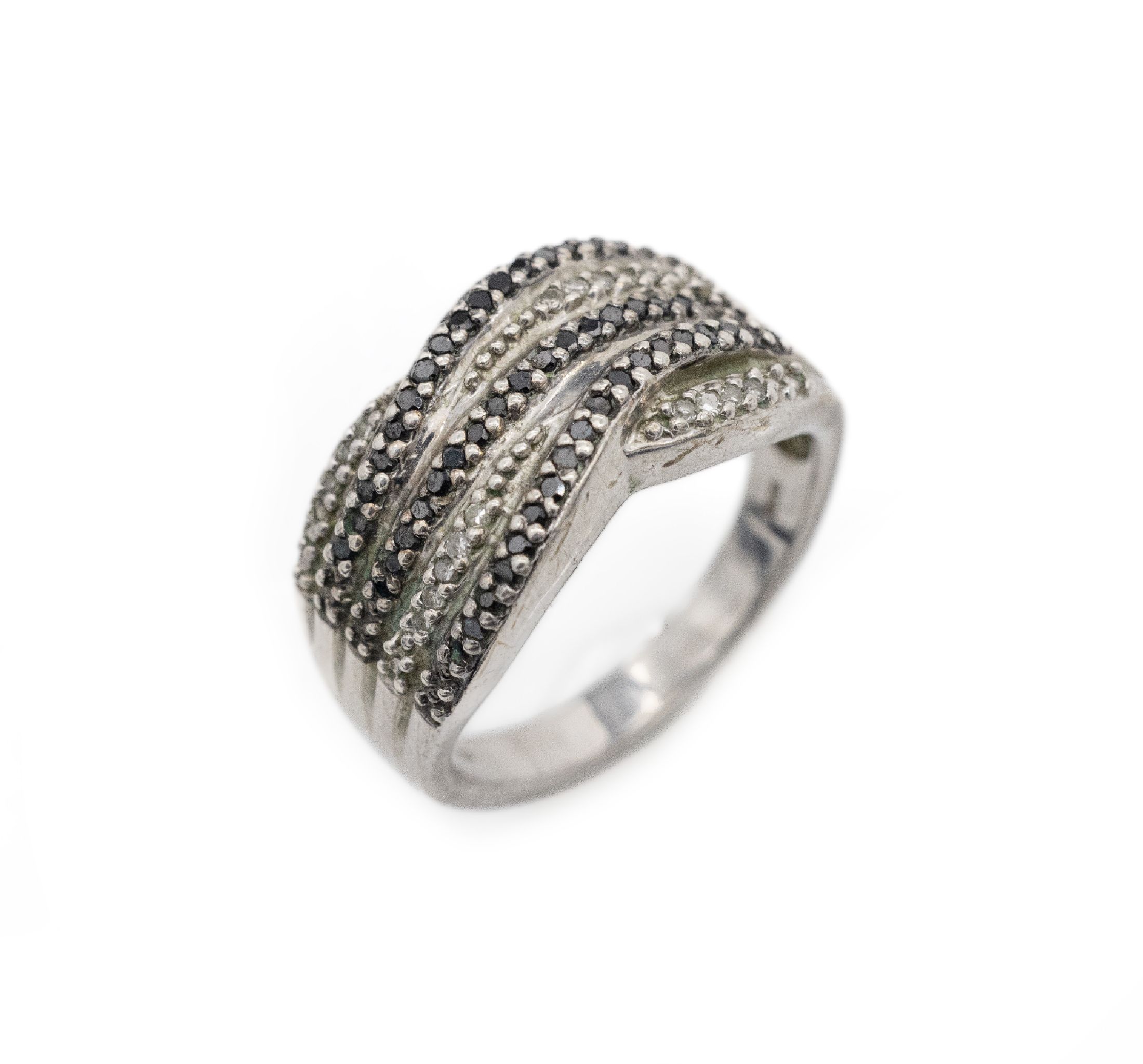 Diamant-Ring, 925er Silber, 47 schwarze Diamanten (beh., 1 Stein fehlt) und 18 8/8 -Diamanten Weiß/p, total ca. 0.50 ct, RW 57