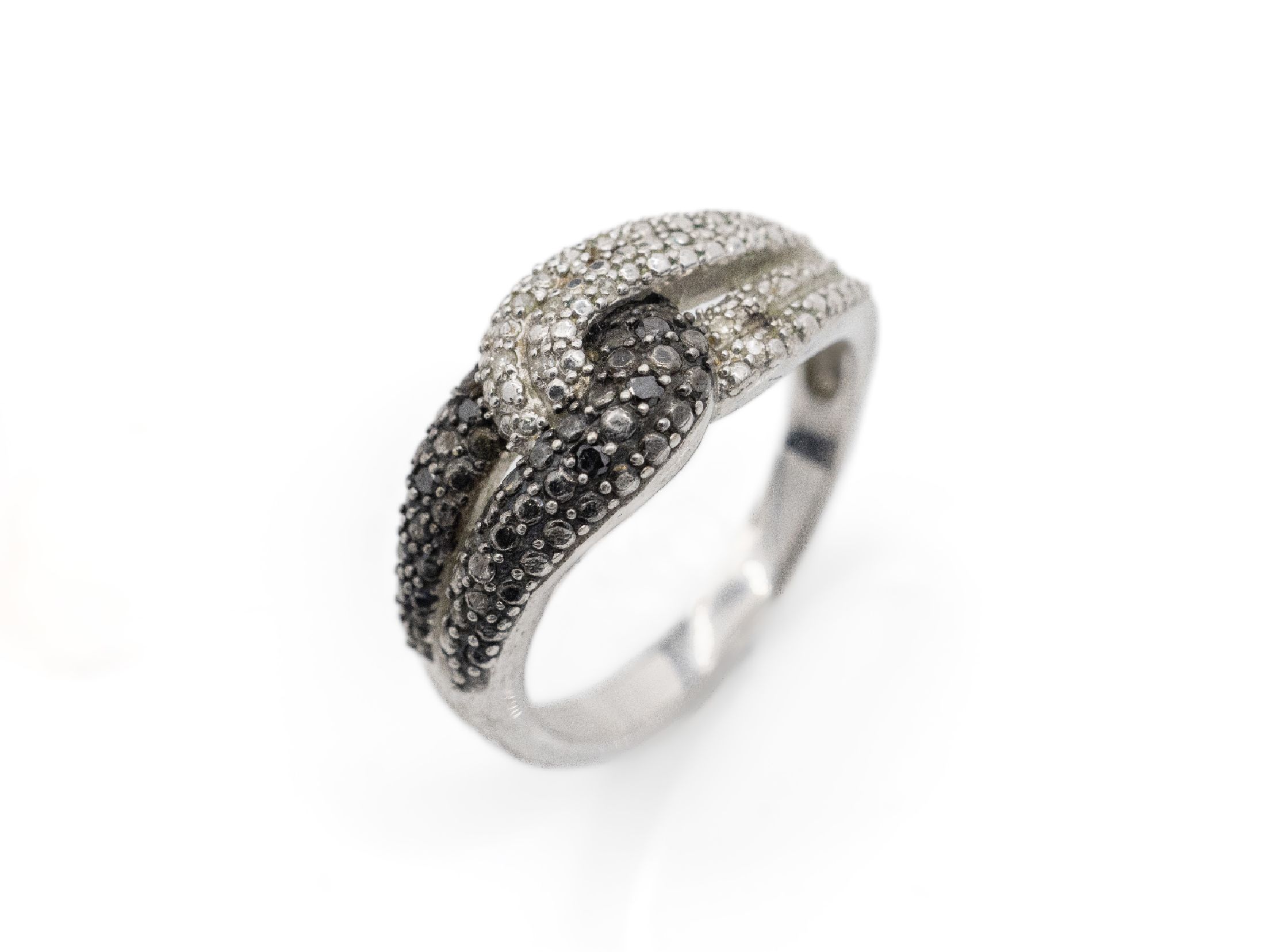 Diamant-Ring, 925er Silber, 5 schwarze Diamanten (beh.) und 10 8/8-Diamanten Weiß/p total ca. 0.15 ct, RW 56
