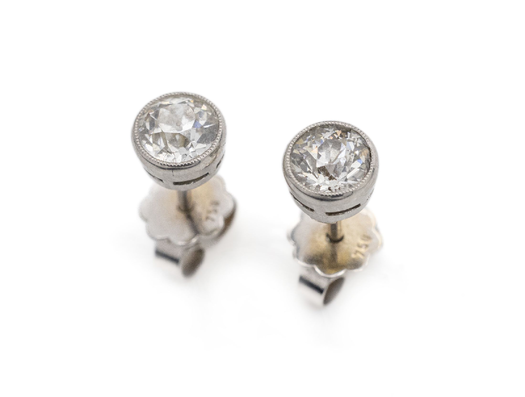 Paar 18 kt Gold Diamant-Ohrstecker, WG 750/000, 2 Altschliffdiamanten zus. ca. 1.25 ct l.get.Weiß/si