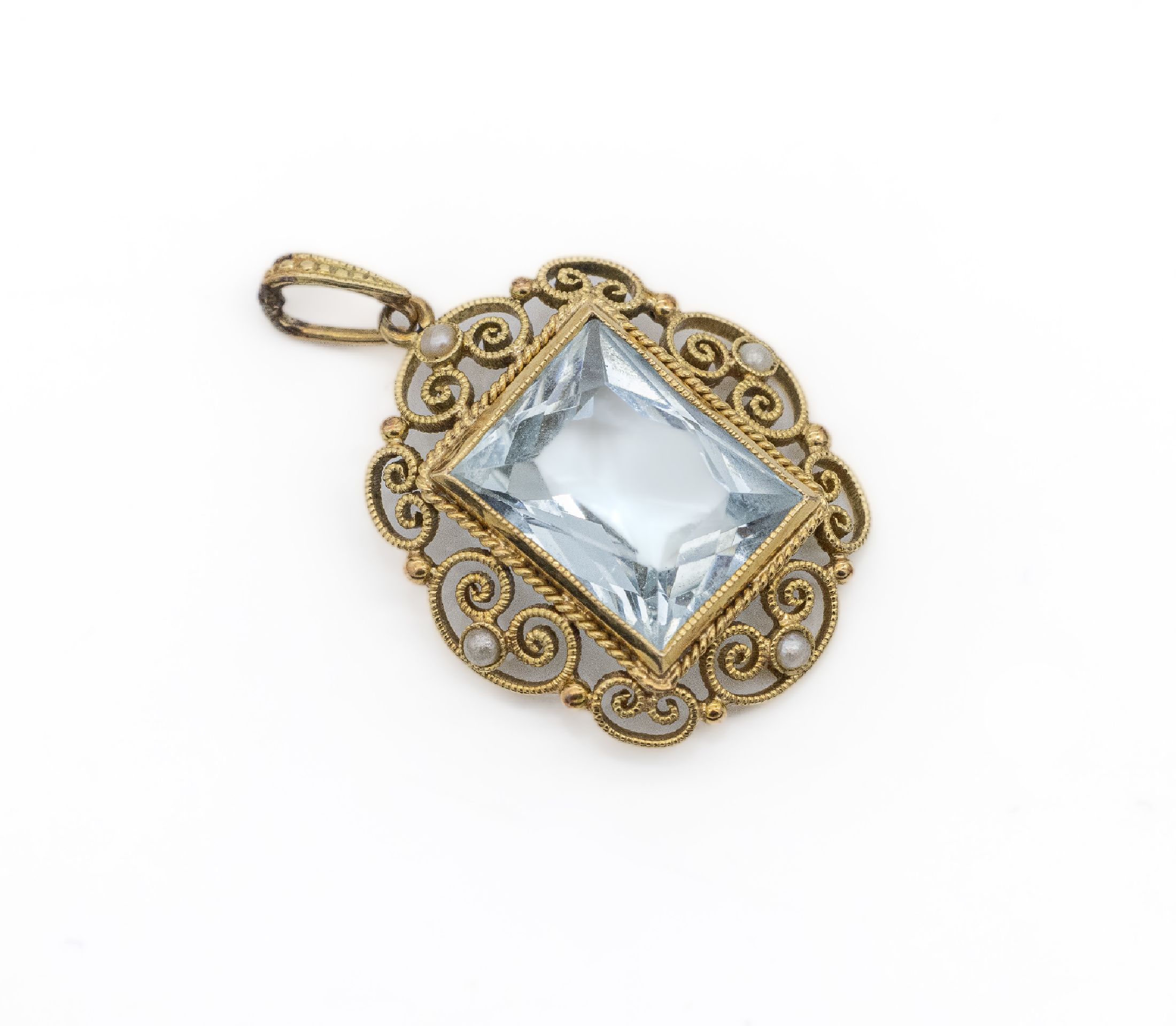 14 kt Gold Aquamarin-Anhänger, GG 585/000, Filigrandraht, facett. Aquamarin ca. 1.5 ct, ca. 2 x 1.5 cm