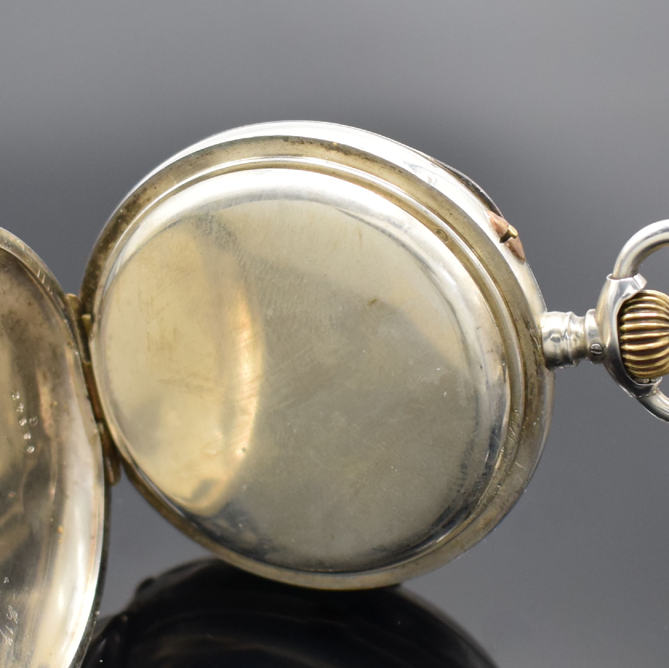 Detail c: IWC offene Taschenuhr in 800er Silber, Schweiz um 1895, Geh. dell., guill. Rückdeckel m. Monogrammspiegel, Silbercuvette, Emailzifferbl. riss., ...